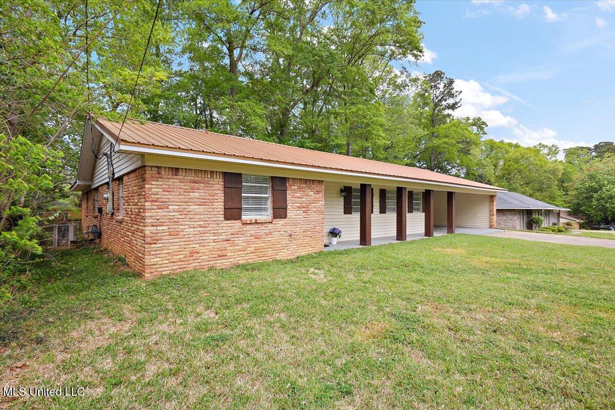 908 Live Oak Drive, Clinton, Mississippi image 2