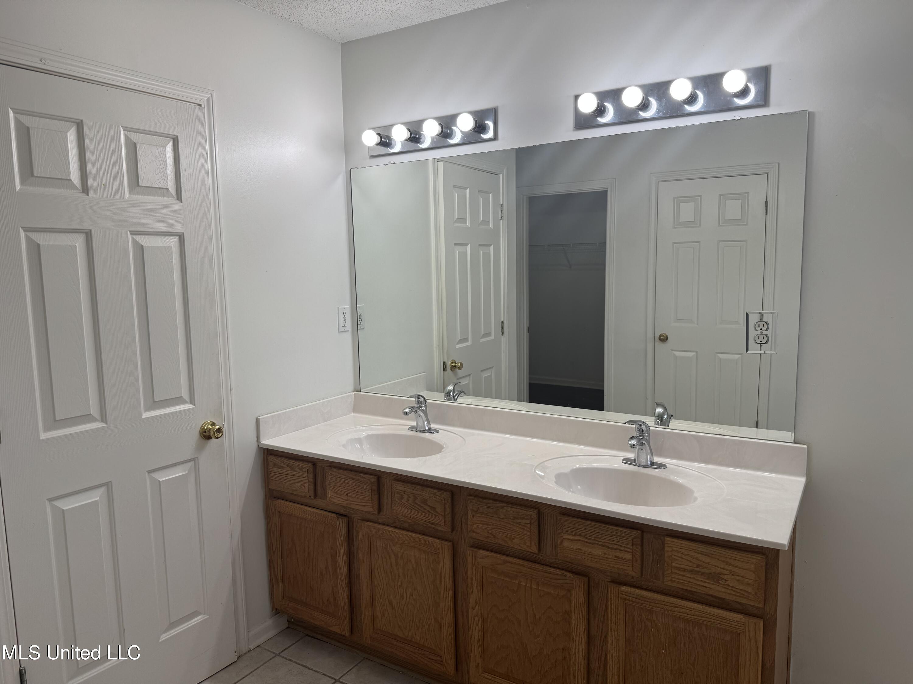 7413 Fox Creek Drive, Olive Branch, Mississippi image 12