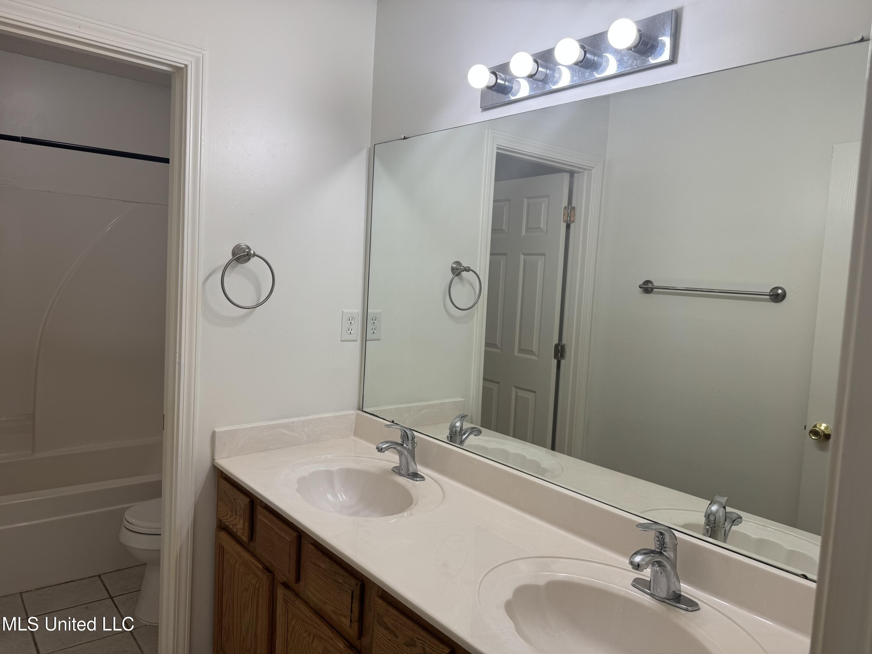 7413 Fox Creek Drive, Olive Branch, Mississippi image 16