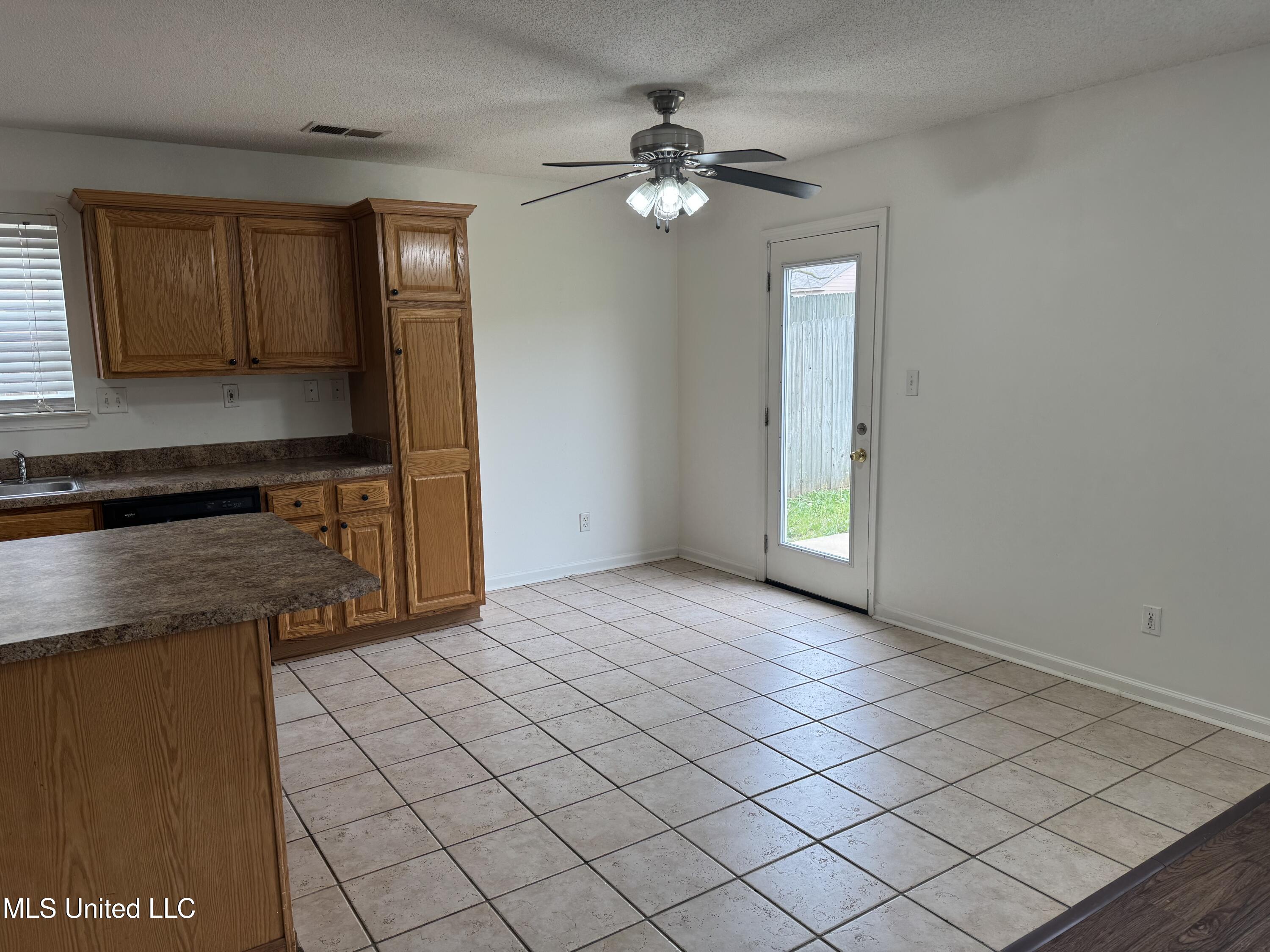 7413 Fox Creek Drive, Olive Branch, Mississippi image 6