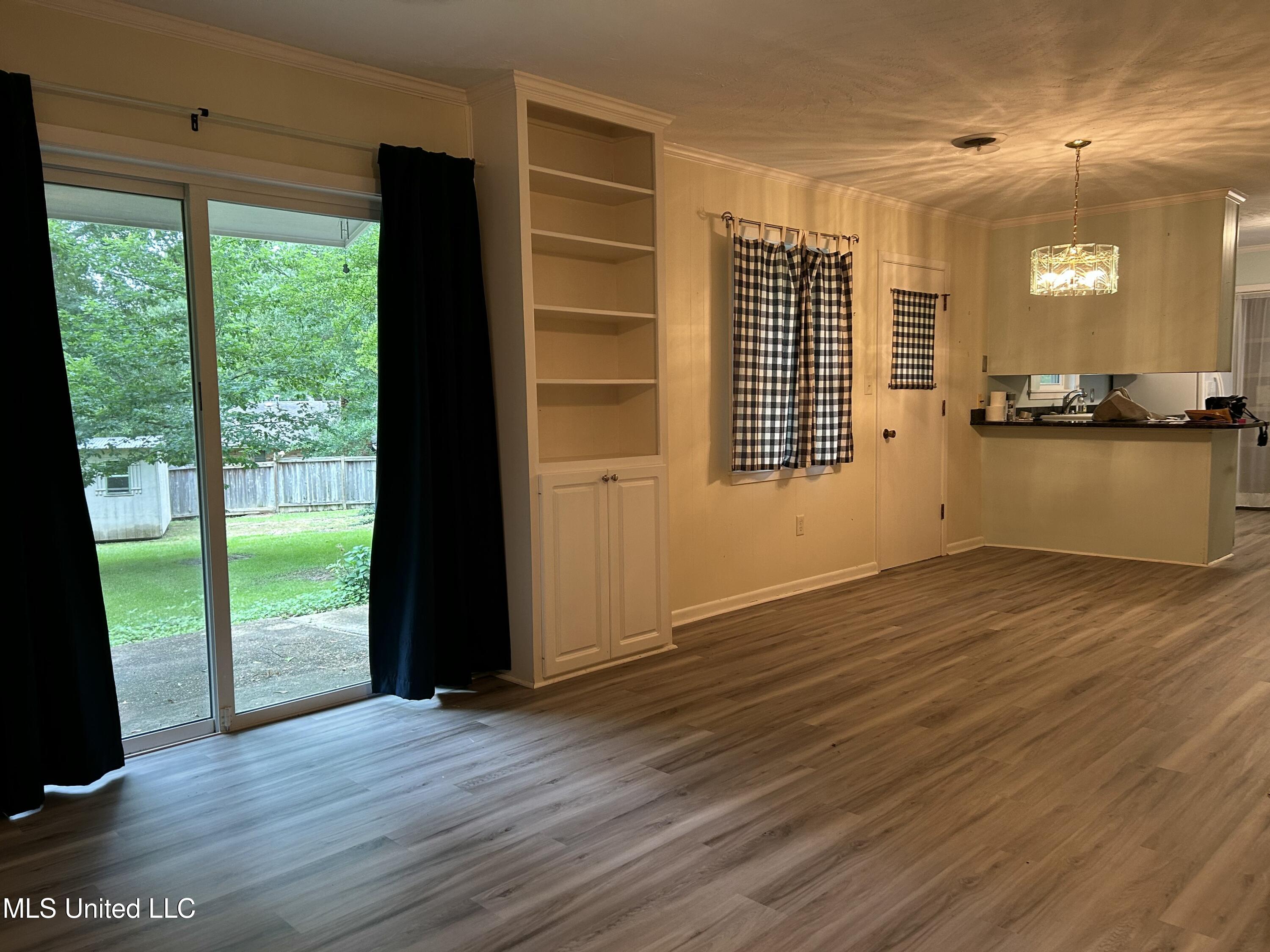 1260 Greenbriar Street, Jackson, Mississippi image 6
