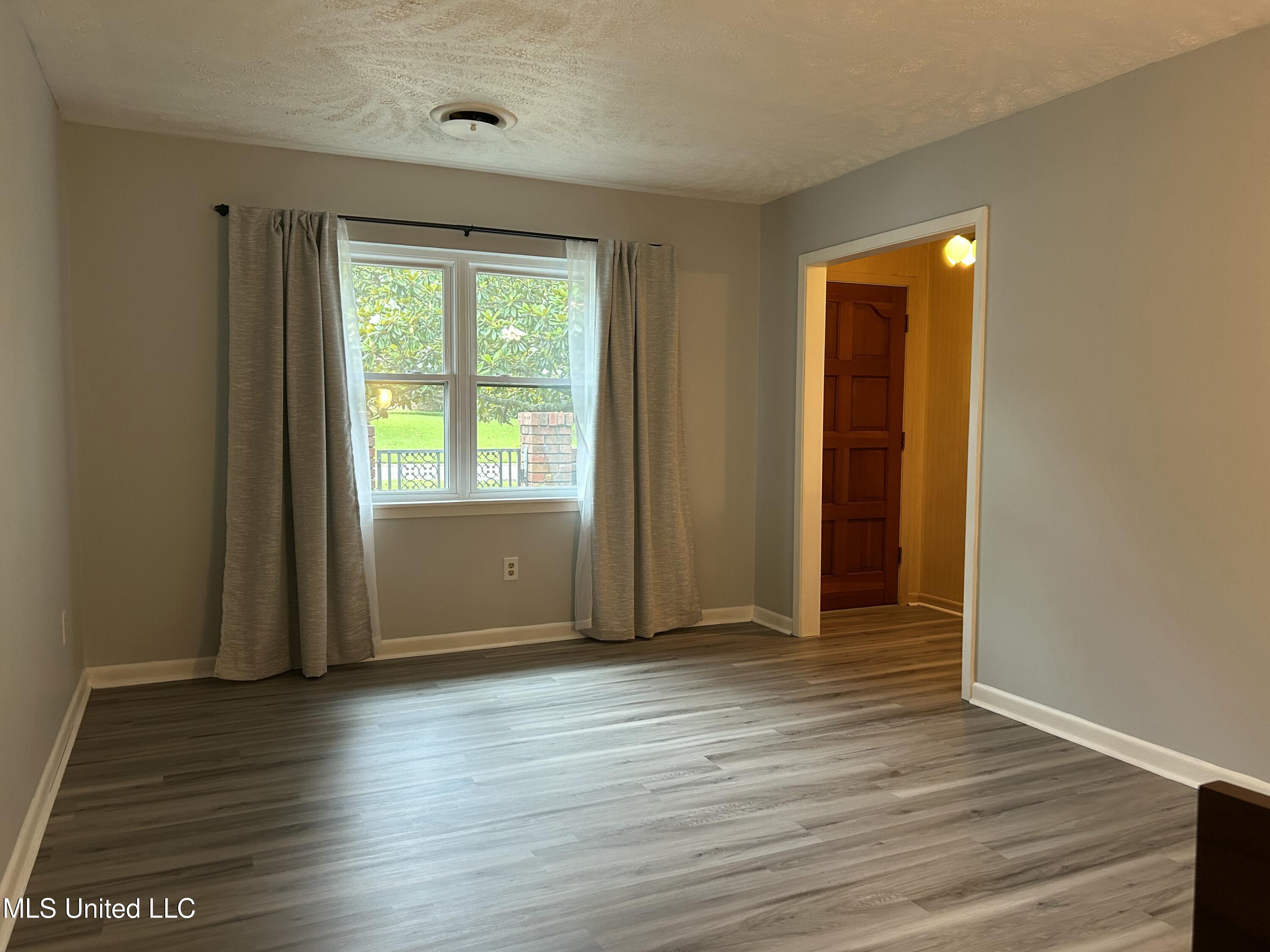 1260 Greenbriar Street, Jackson, Mississippi image 5