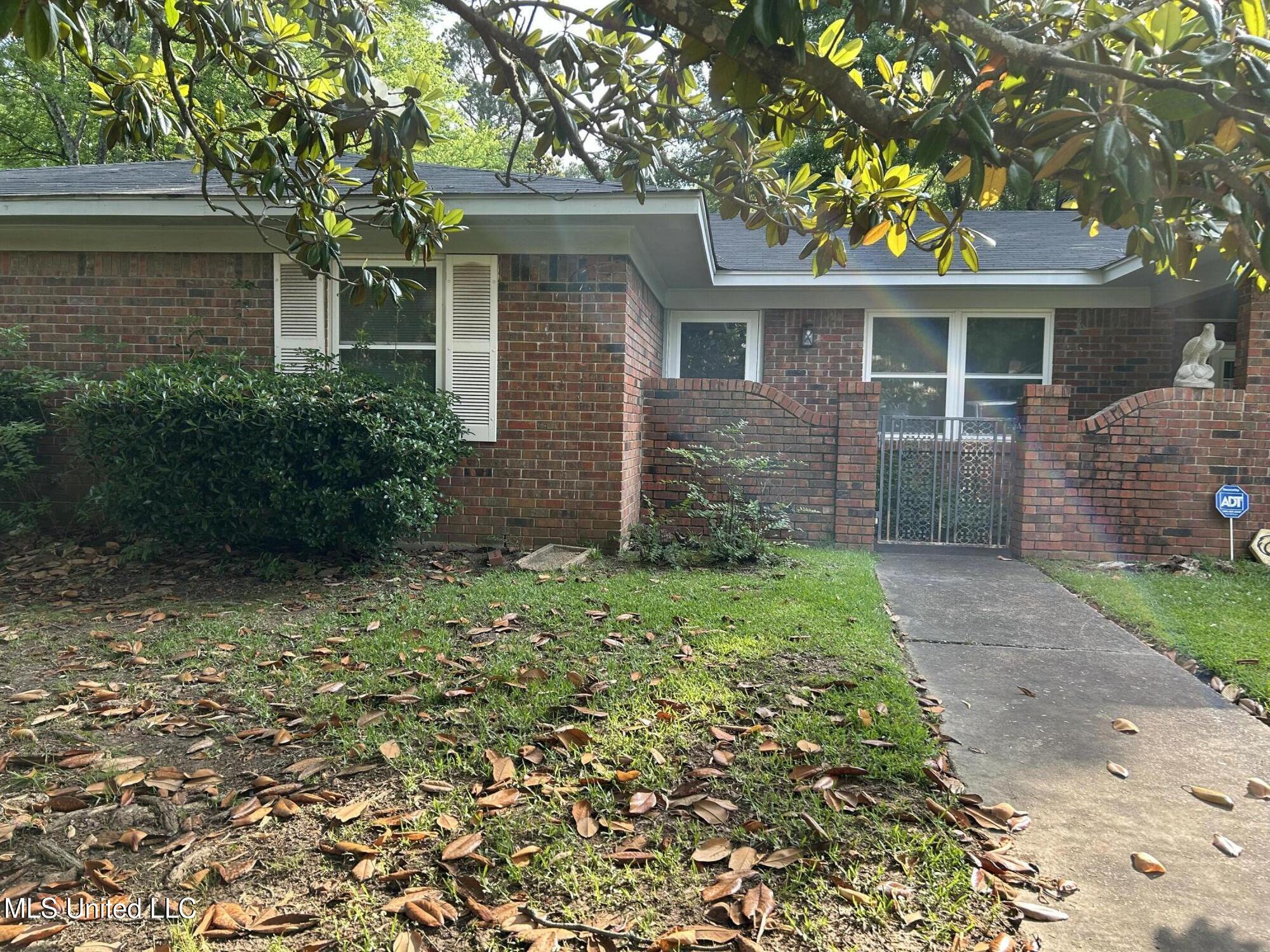 1260 Greenbriar Street, Jackson, Mississippi image 3