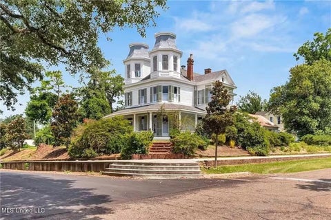 Homes For Rent - 300 Linton Avenue<br/> Natchez, MS 39120