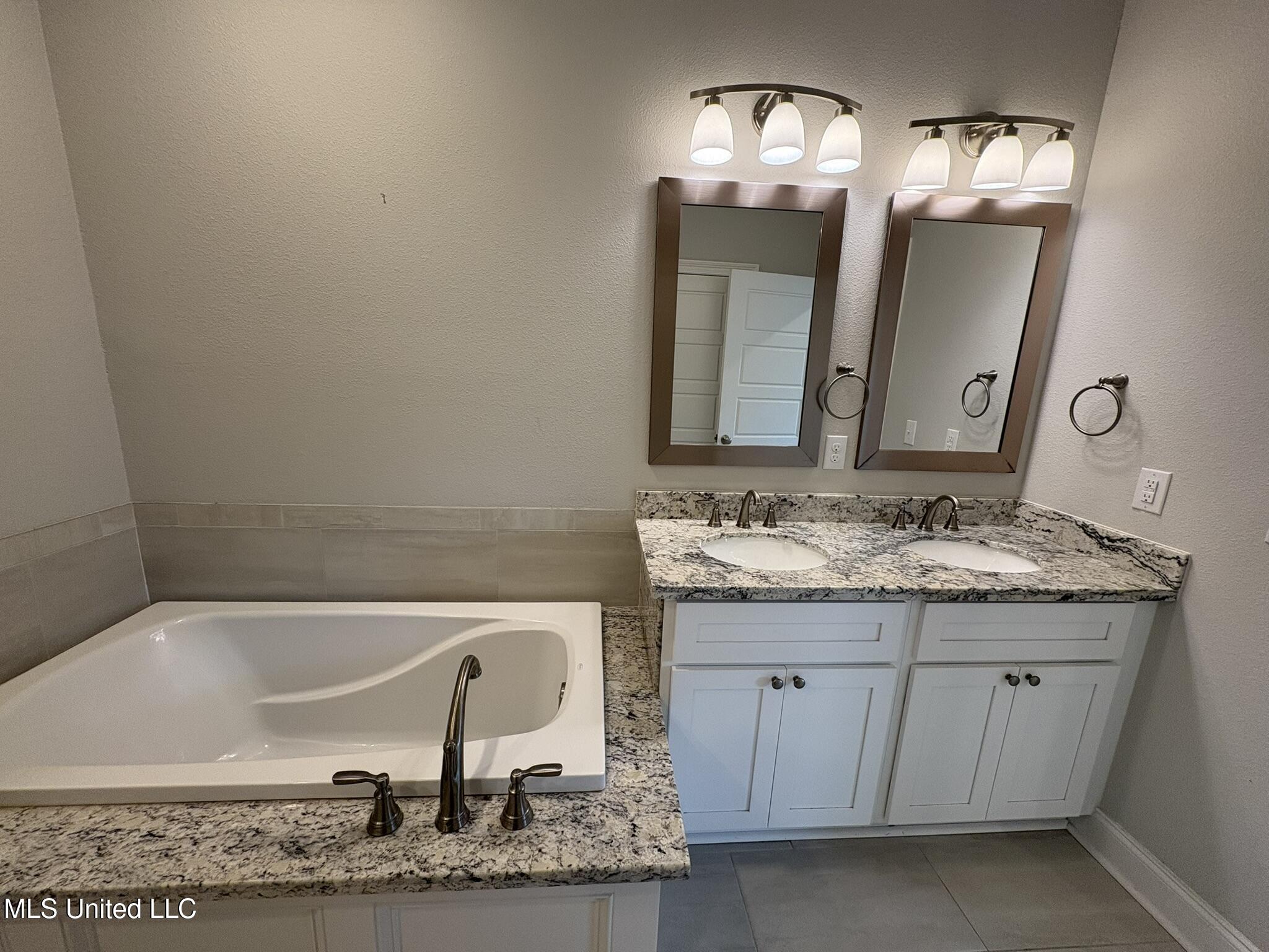 10443 W Landon Green Circle, Gulfport, Mississippi image 13