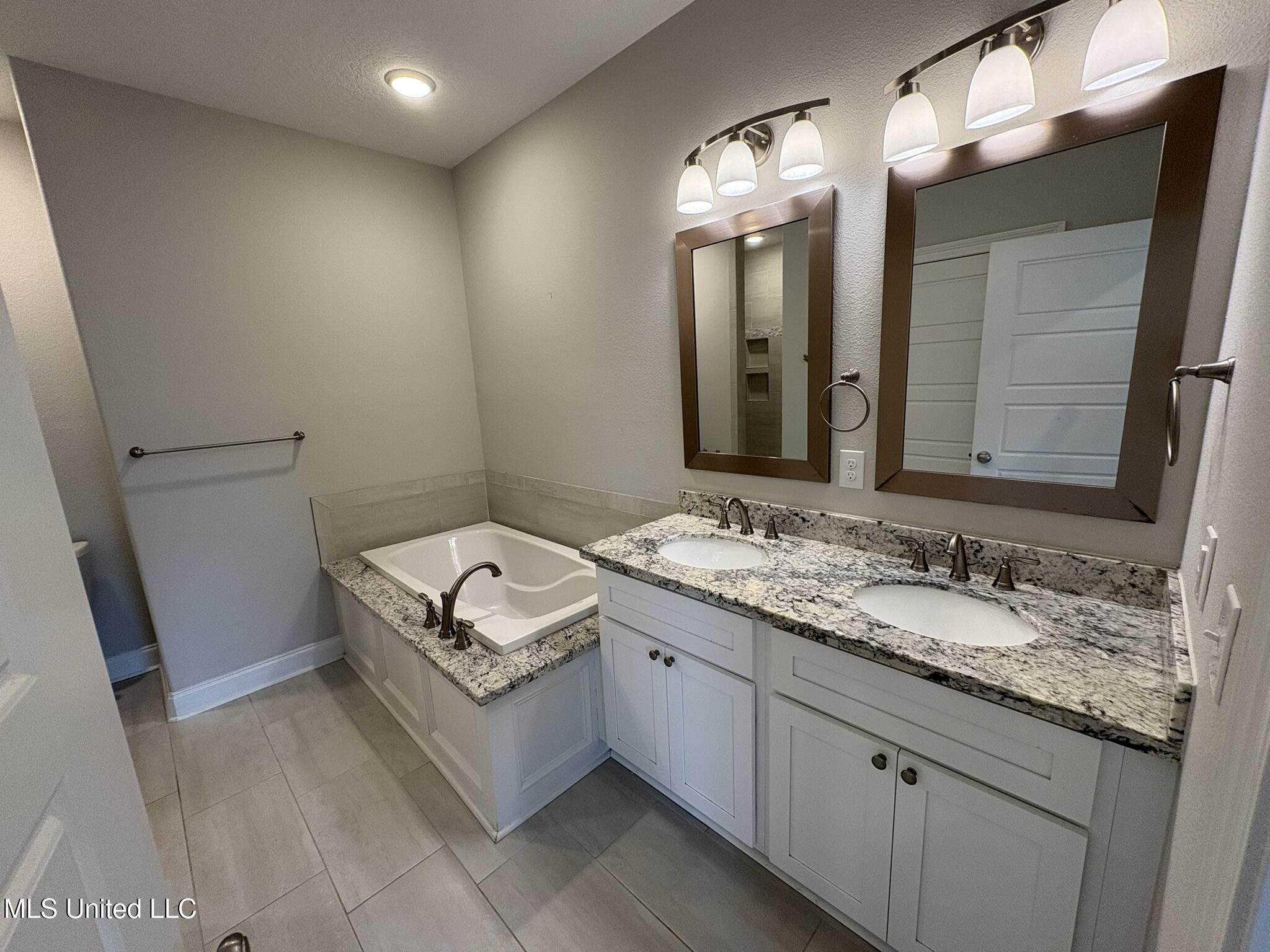 10443 W Landon Green Circle, Gulfport, Mississippi image 12