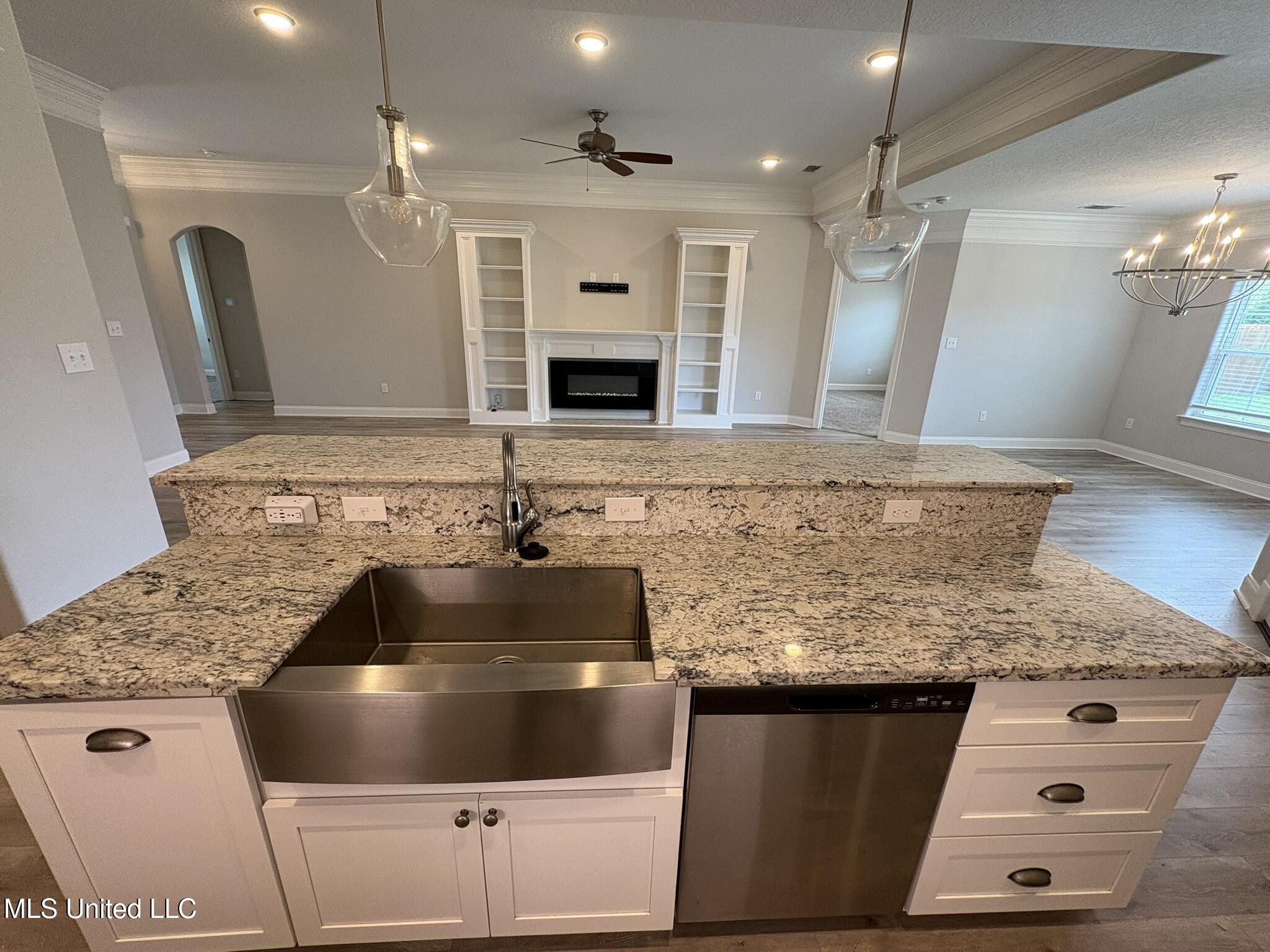 10443 W Landon Green Circle, Gulfport, Mississippi image 7