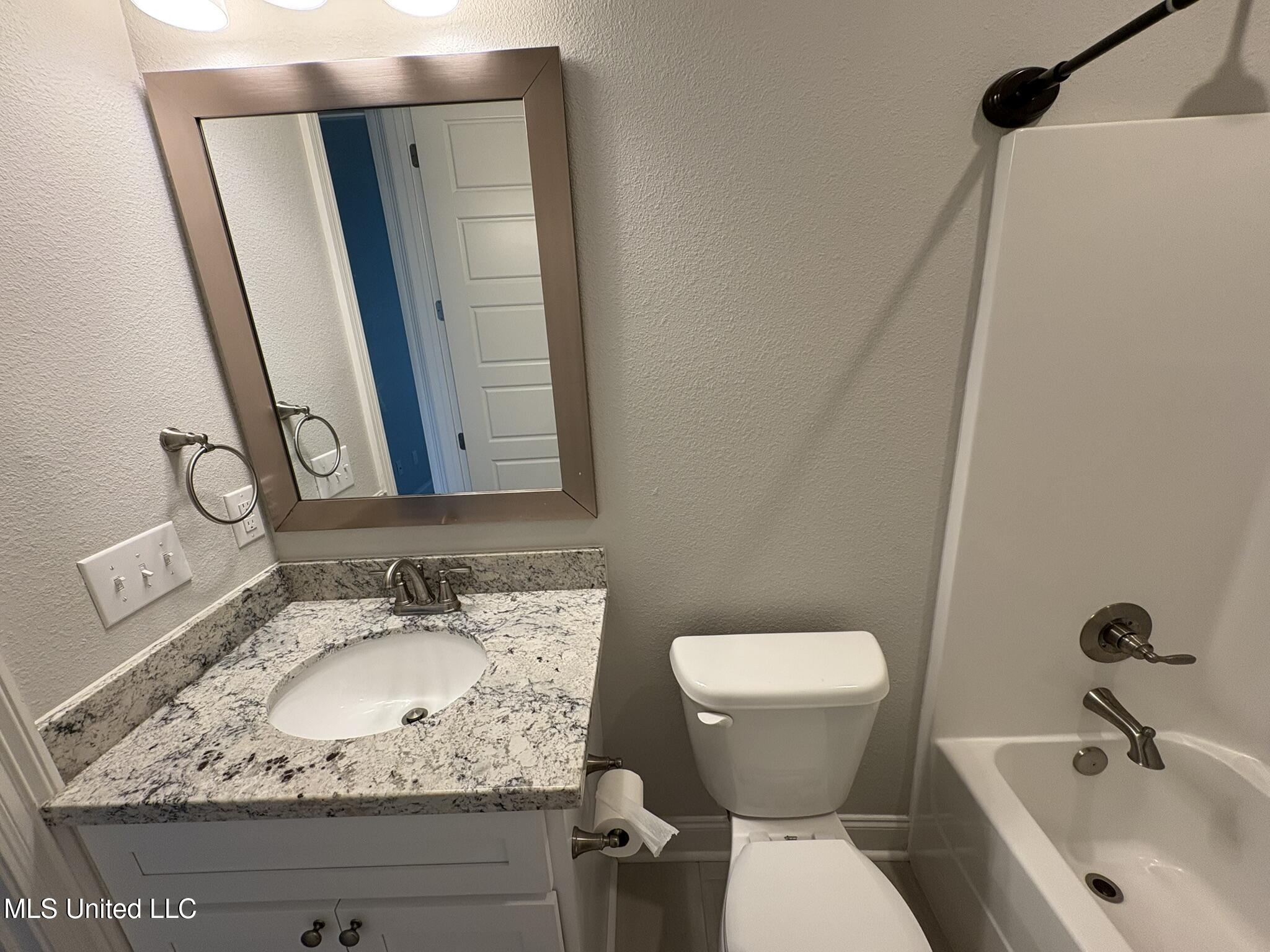 10443 W Landon Green Circle, Gulfport, Mississippi image 22