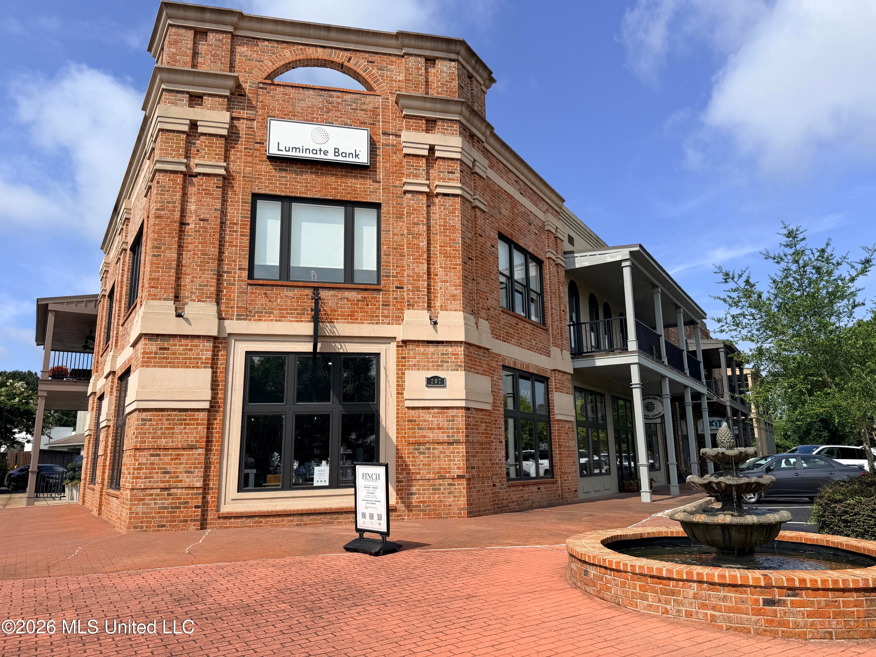207 W Jackson St, Ridgeland, MS 39157