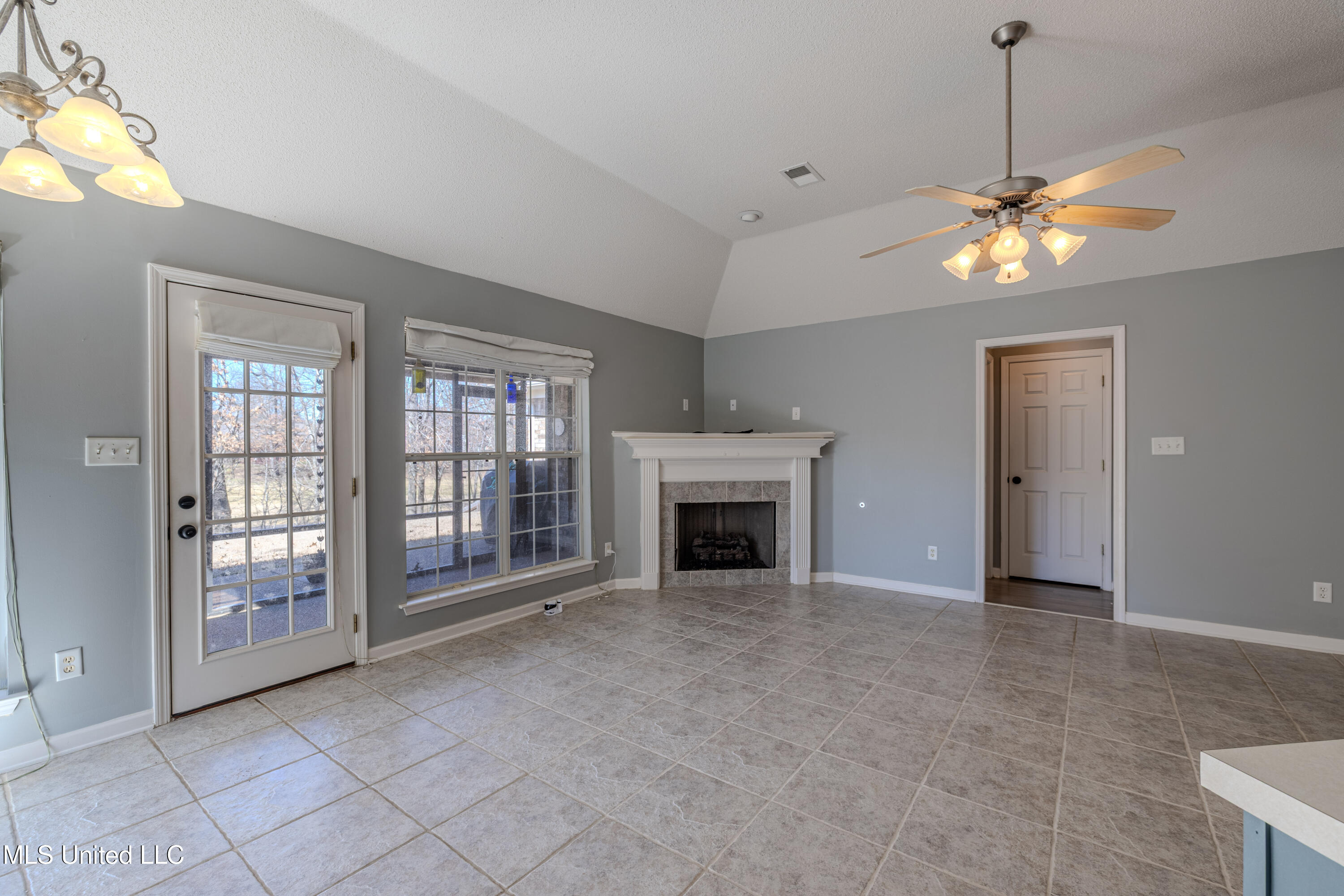 549 N Classic Drive, Hernando, Mississippi image 12