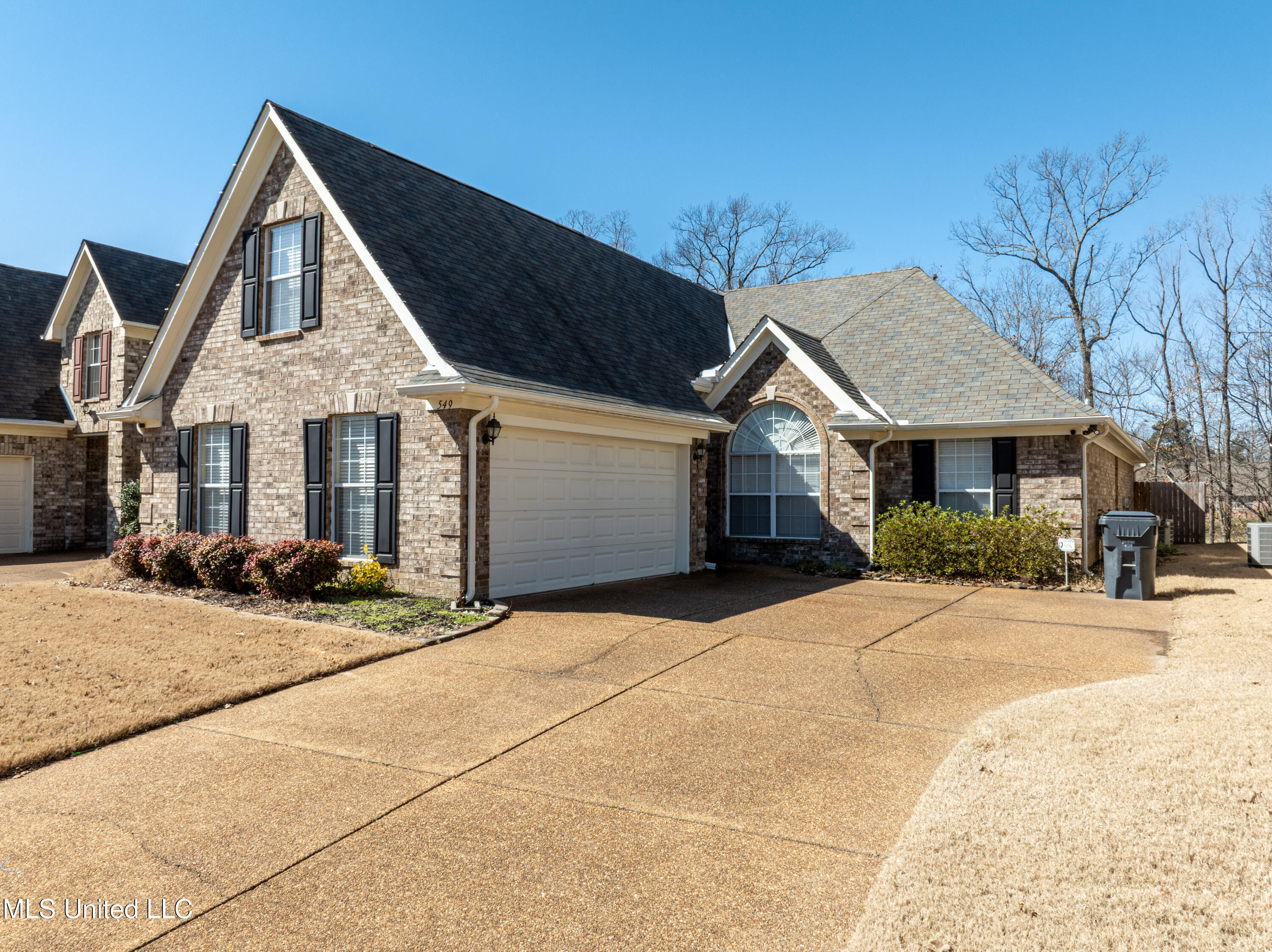 549 N Classic Drive, Hernando, Mississippi image 2