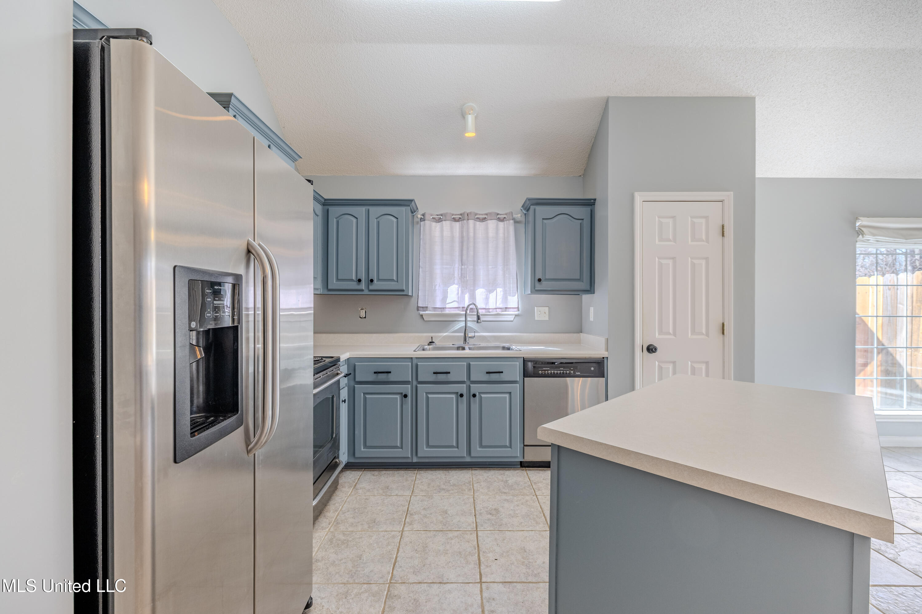 549 N Classic Drive, Hernando, Mississippi image 19