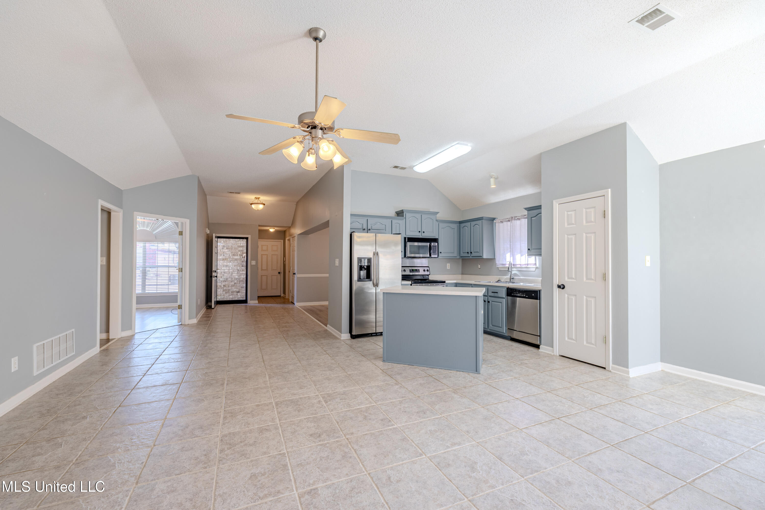 549 N Classic Drive, Hernando, Mississippi image 14