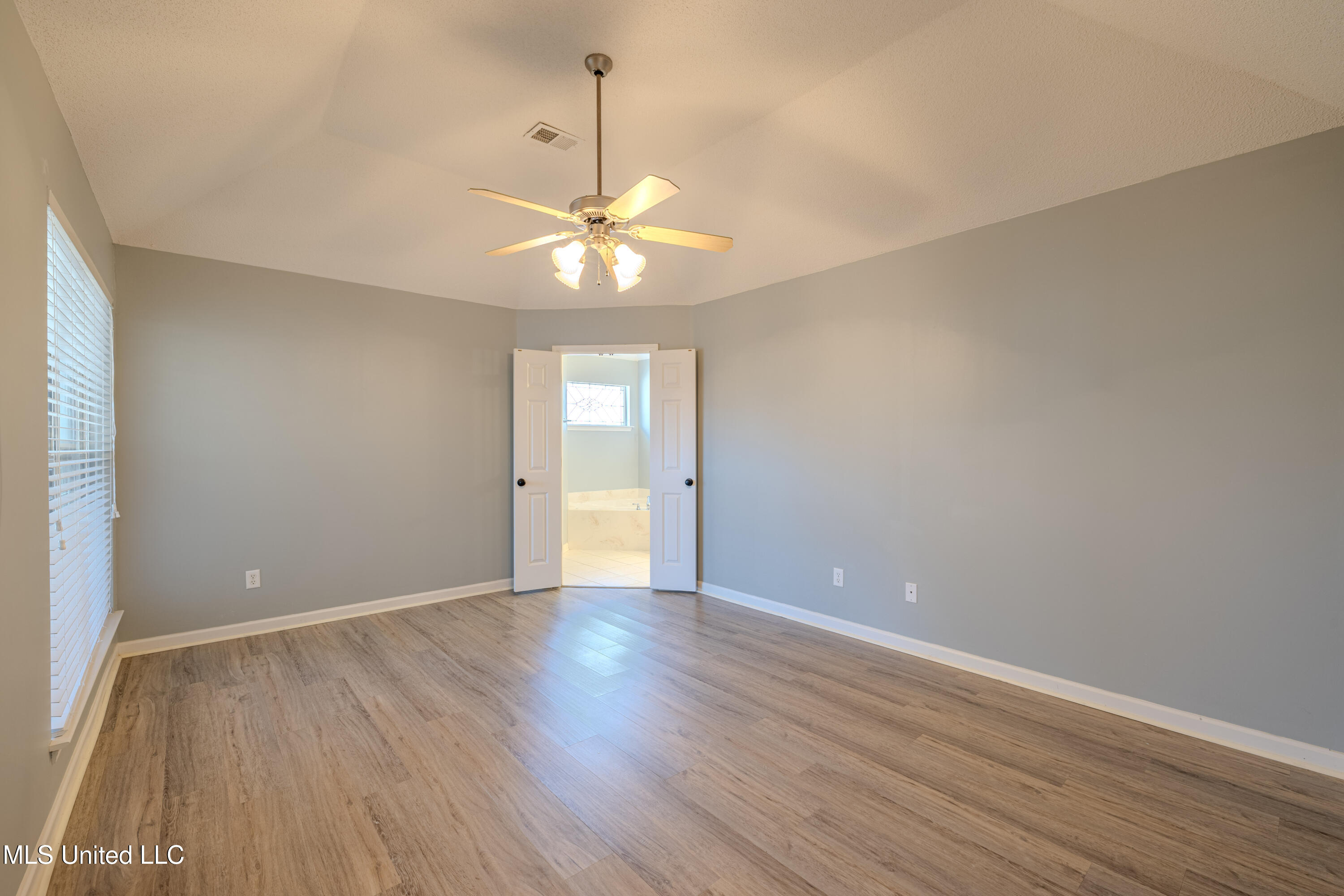 549 N Classic Drive, Hernando, Mississippi image 22
