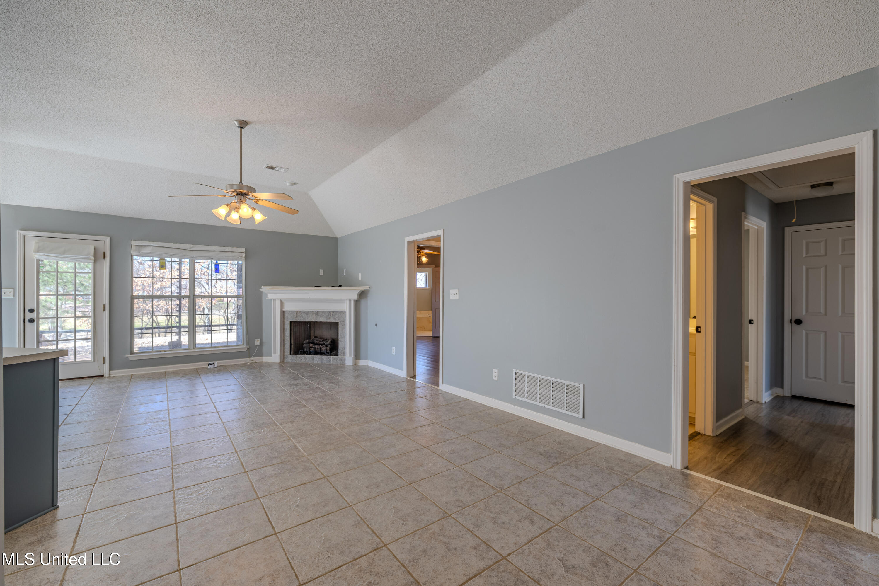 549 N Classic Drive, Hernando, Mississippi image 10
