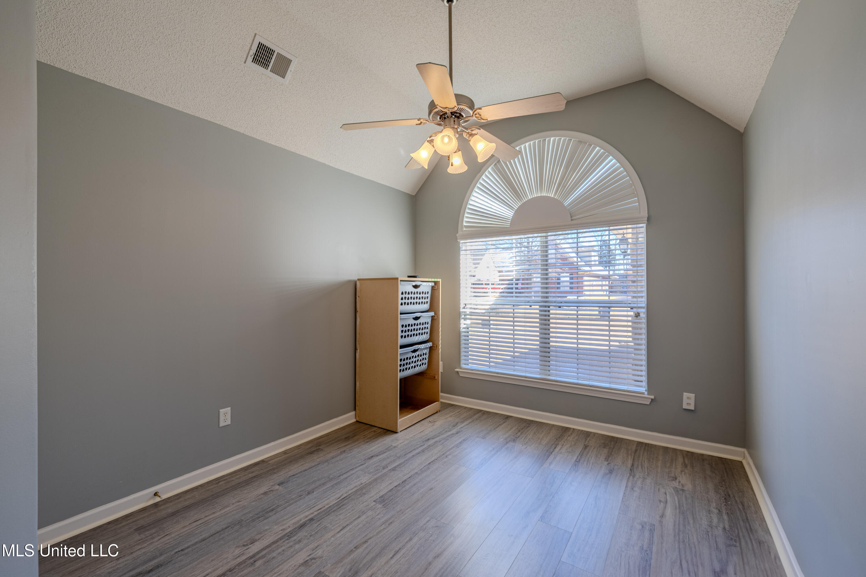 549 N Classic Drive, Hernando, Mississippi image 38
