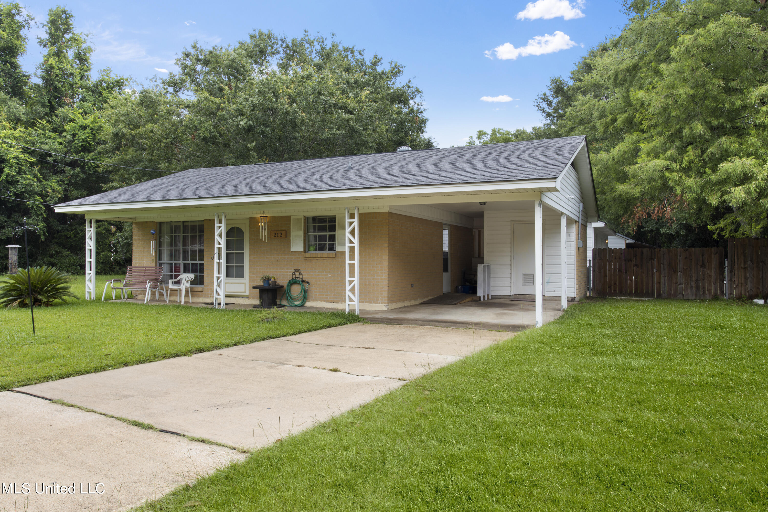 212 Tomeck Court, Ocean Springs, Mississippi image 4