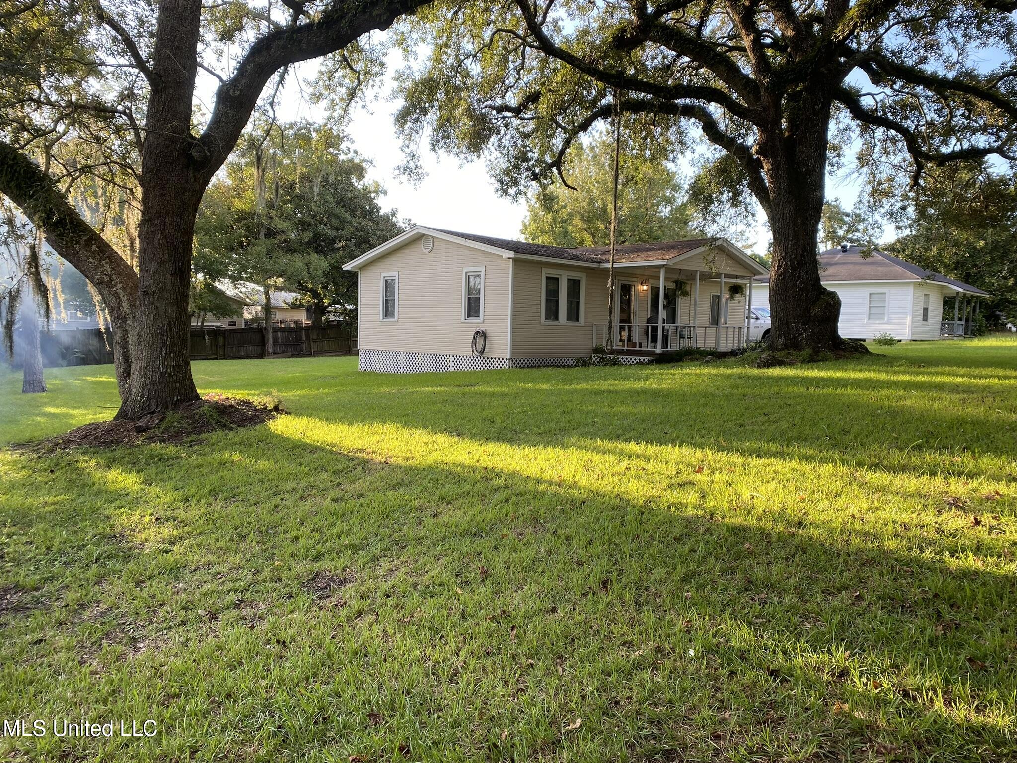 Pascagoula, Mississippi 39567, United States, 2 Bedrooms Bedrooms, ,1 BathroomBathrooms,Residential,Pending,182458