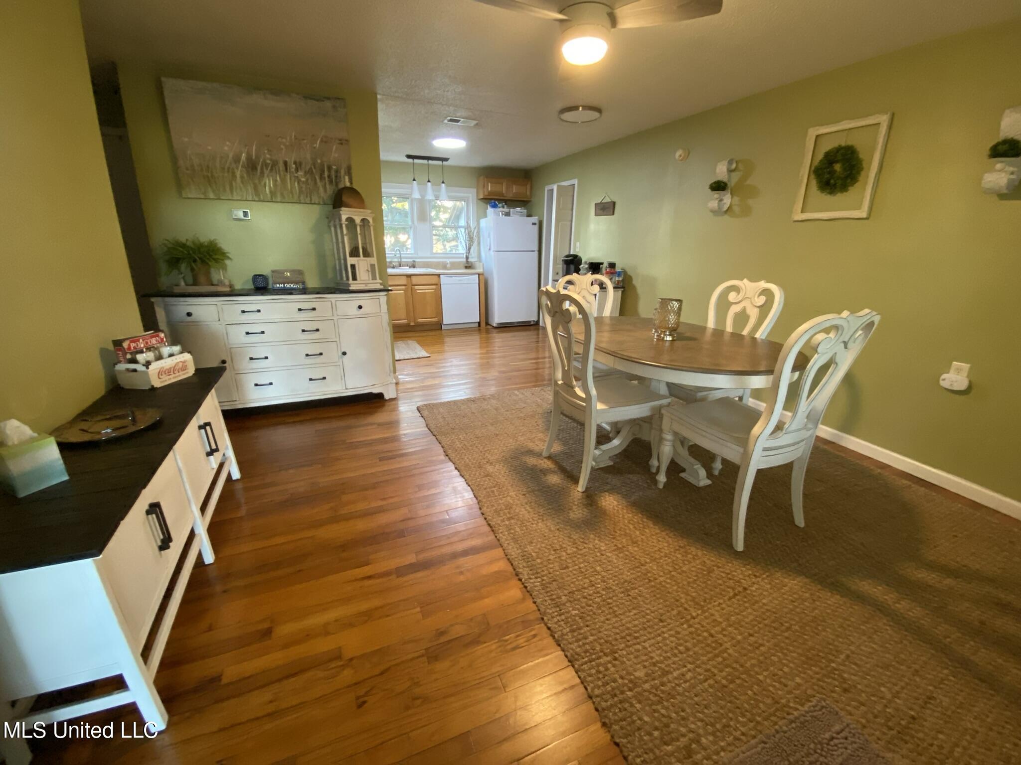 Pascagoula, Mississippi 39567, United States, 2 Bedrooms Bedrooms, ,1 BathroomBathrooms,Residential,Pending,182458