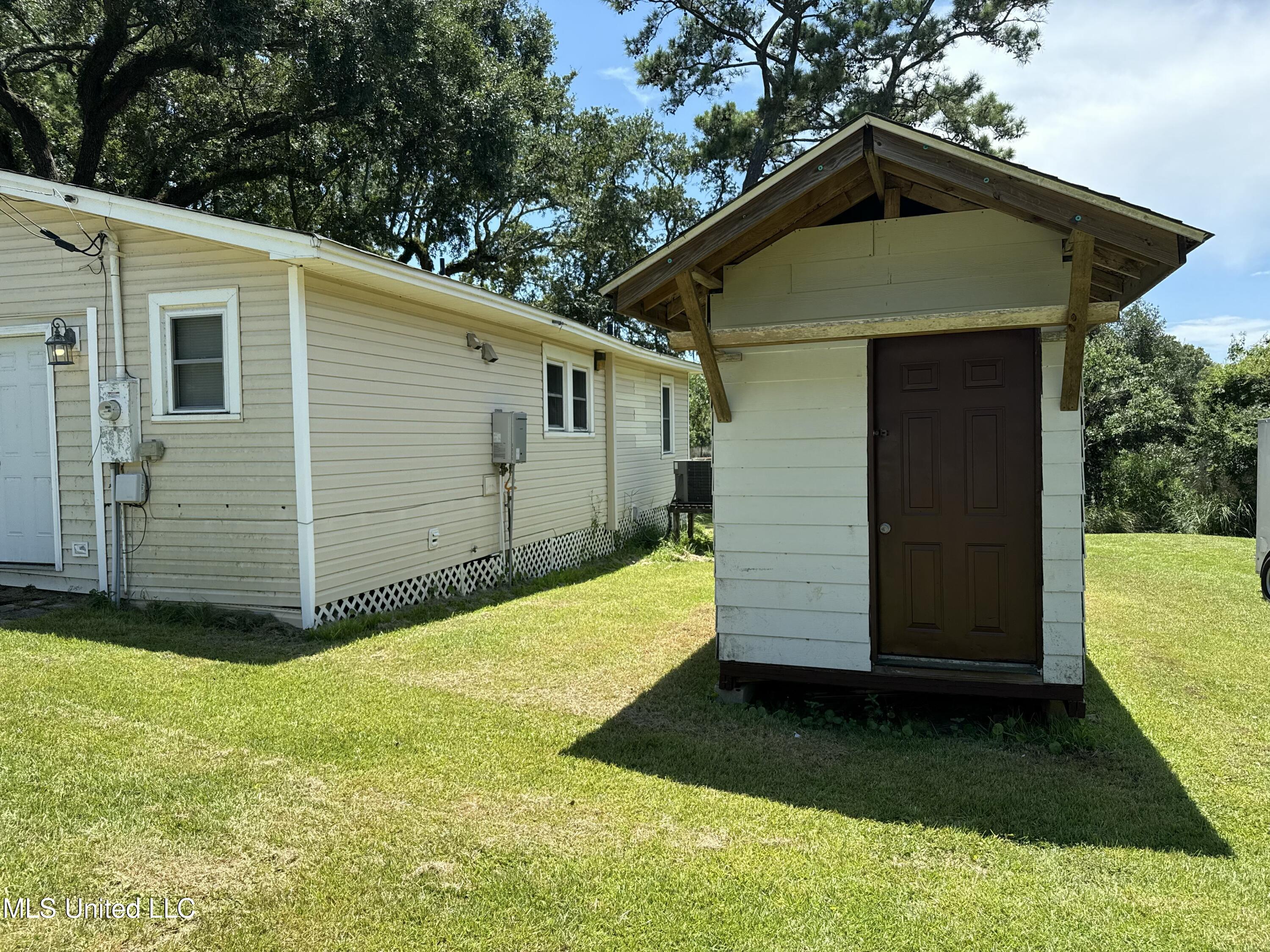 Pascagoula, Mississippi 39567, United States, 2 Bedrooms Bedrooms, ,1 BathroomBathrooms,Residential,Pending,182458