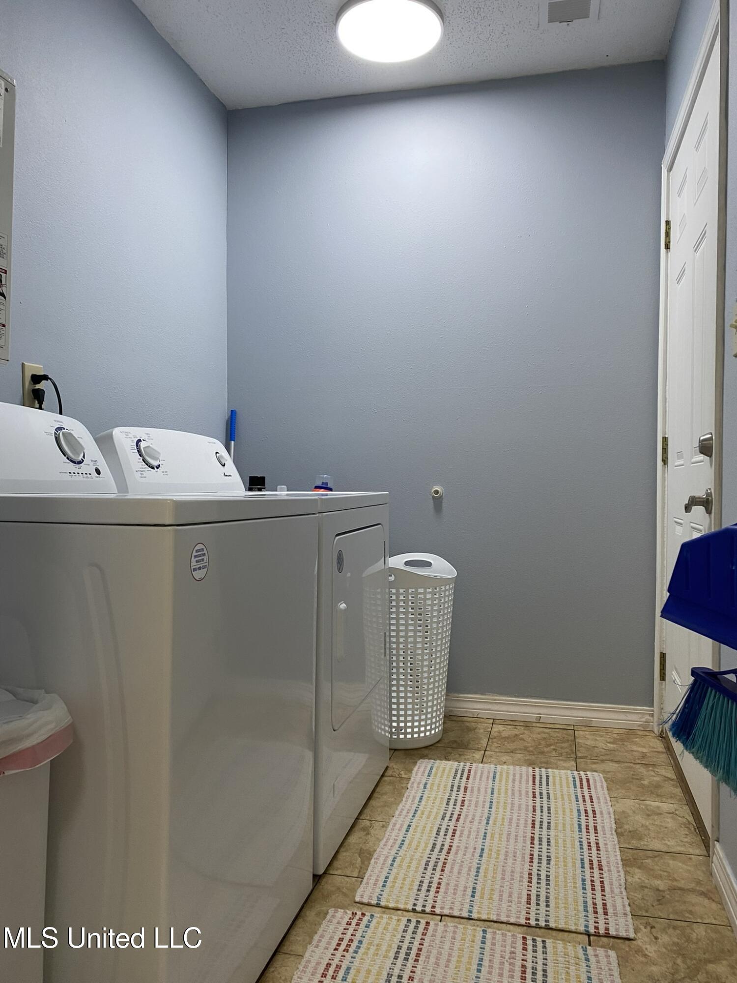 Pascagoula, Mississippi 39567, United States, 2 Bedrooms Bedrooms, ,1 BathroomBathrooms,Residential,Pending,182458