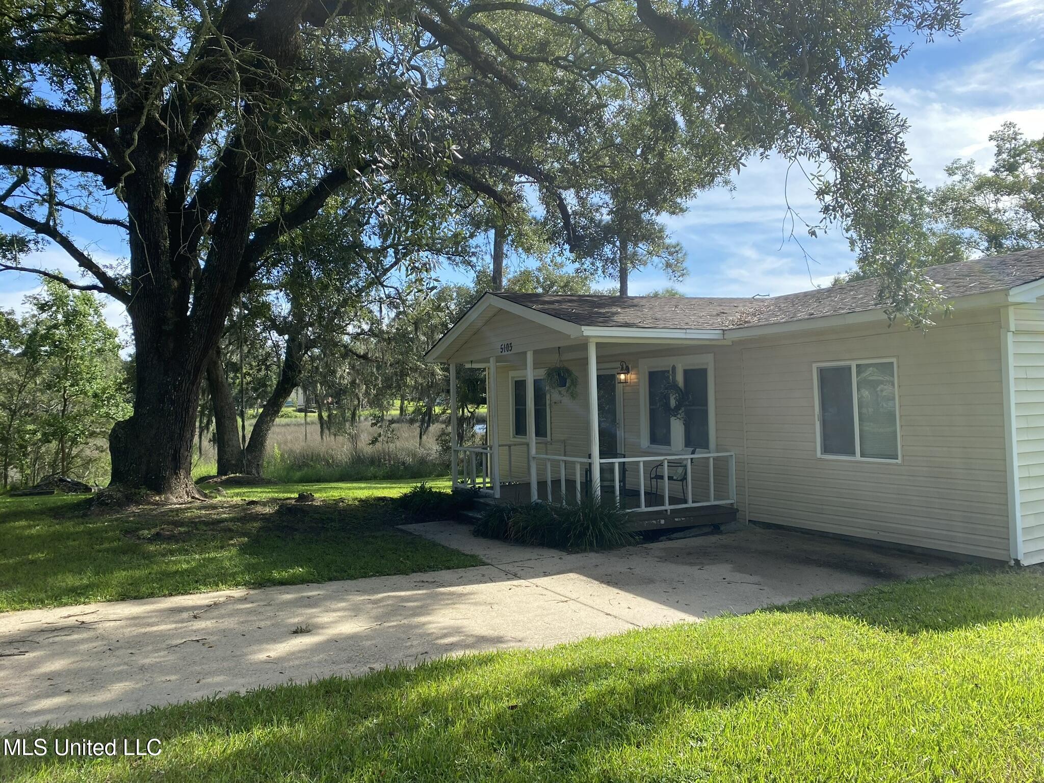 Pascagoula, Mississippi 39567, United States, 2 Bedrooms Bedrooms, ,1 BathroomBathrooms,Residential,Pending,182458