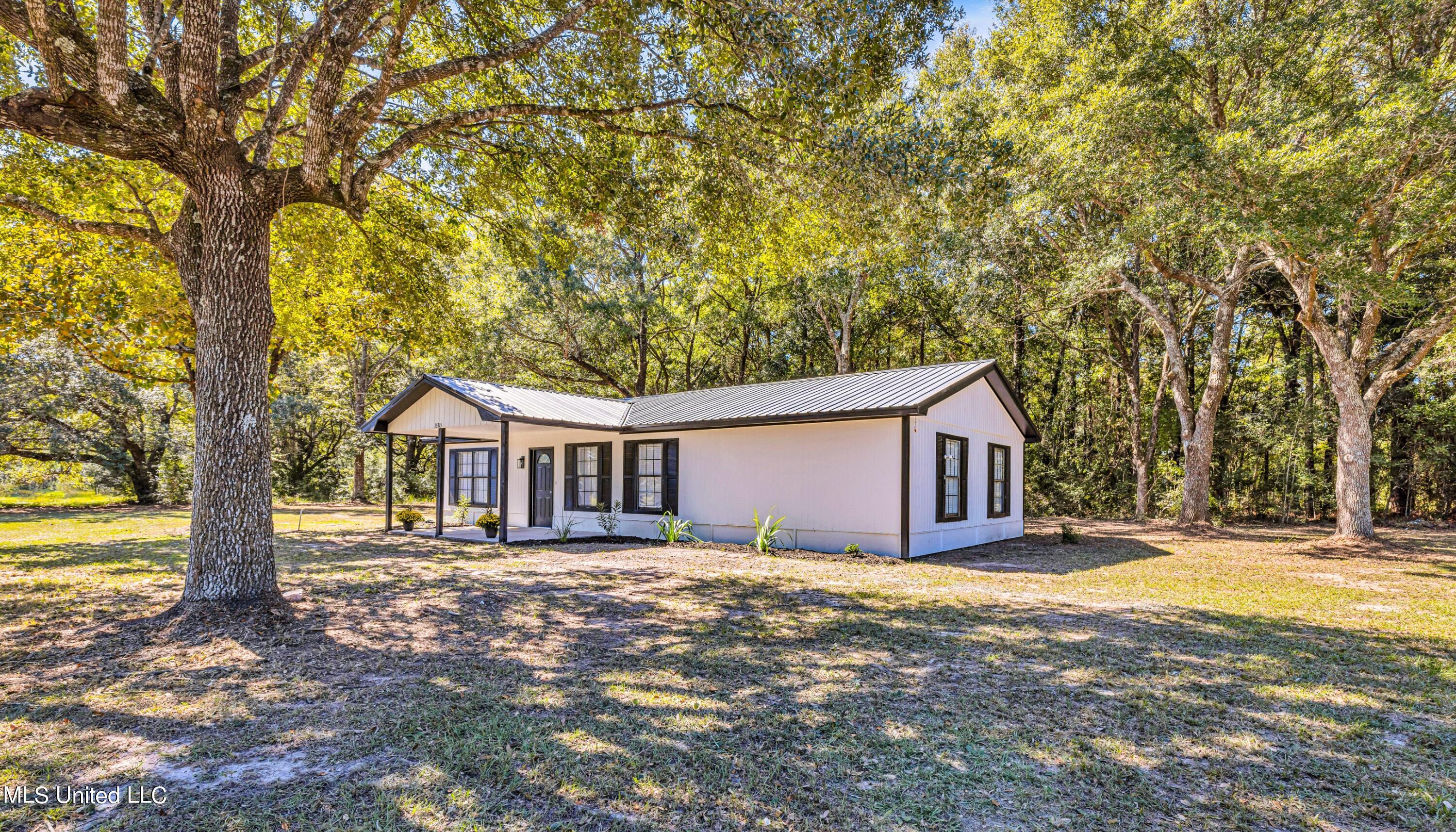 15315 Wolf Ridge Road, Moss Point, Mississippi image 1