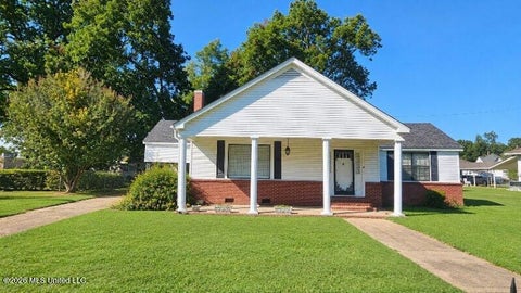Homes For Sale - 104 E South Avenue<br/> Panola County, Crenshaw, MS 38621