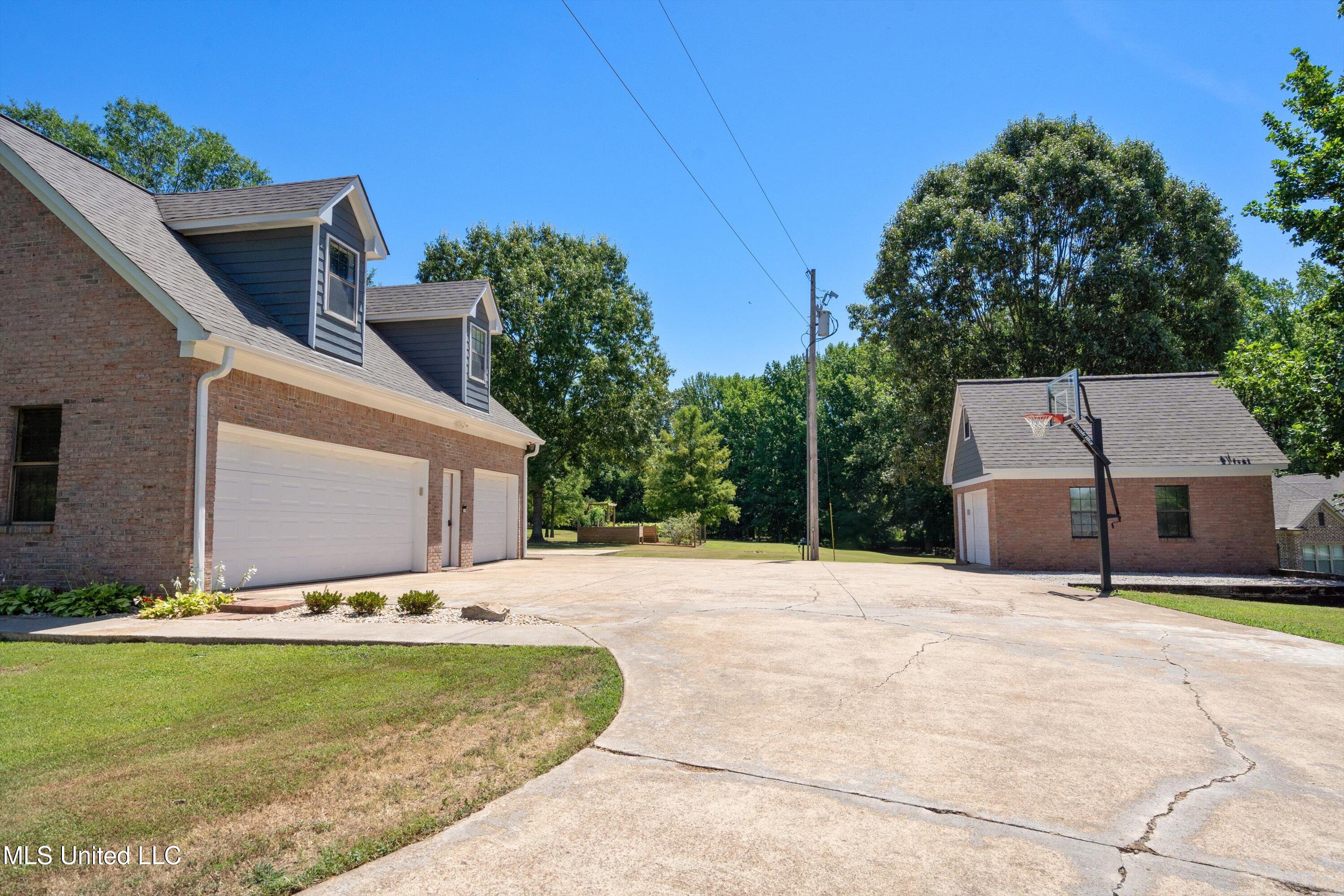 3500 Lake Grove Drive, Hernando, Mississippi image 6