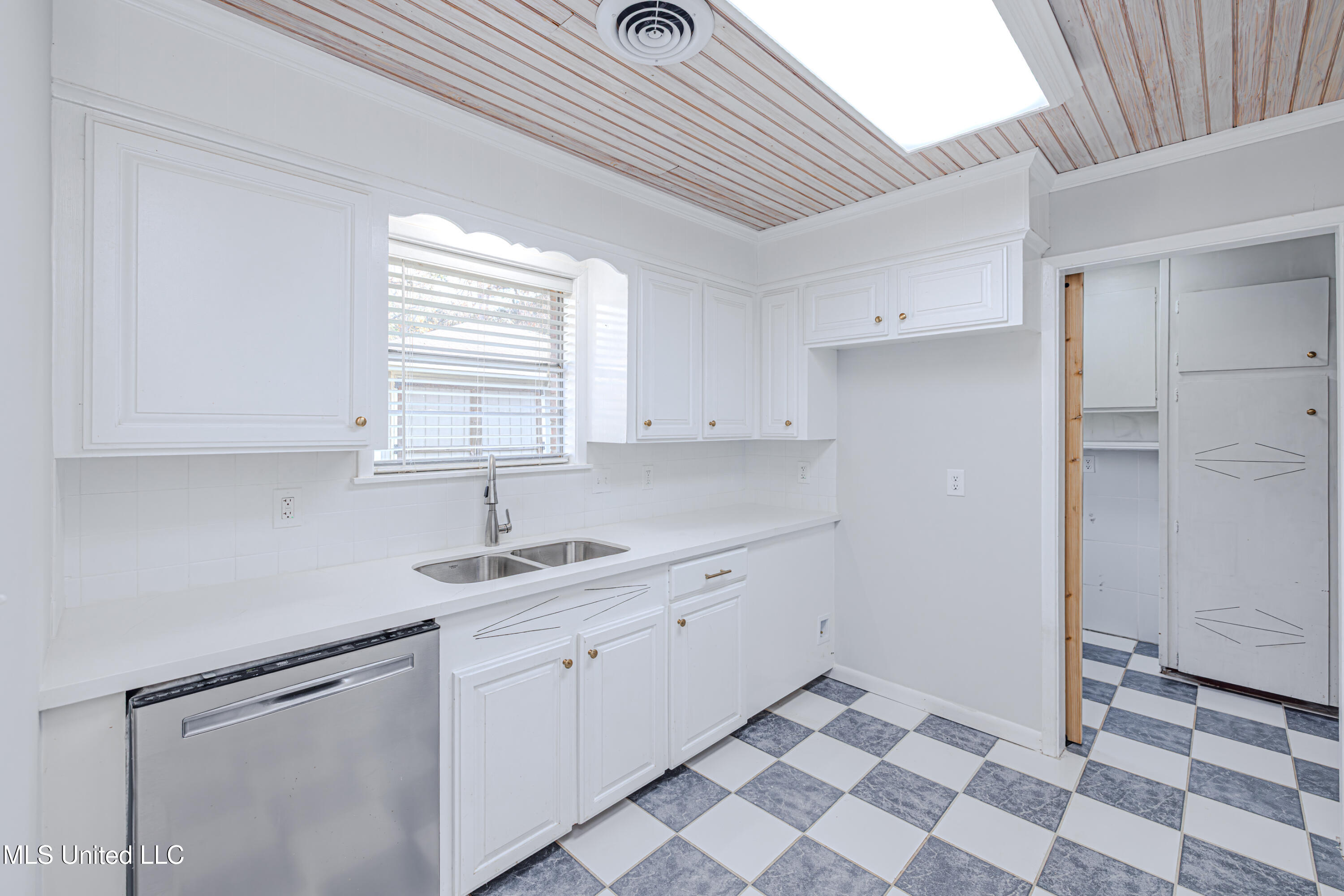 Clinton, Mississippi 39056, United States, 4 Bedrooms Bedrooms, ,2 BathroomsBathrooms,Residential,Active,248675