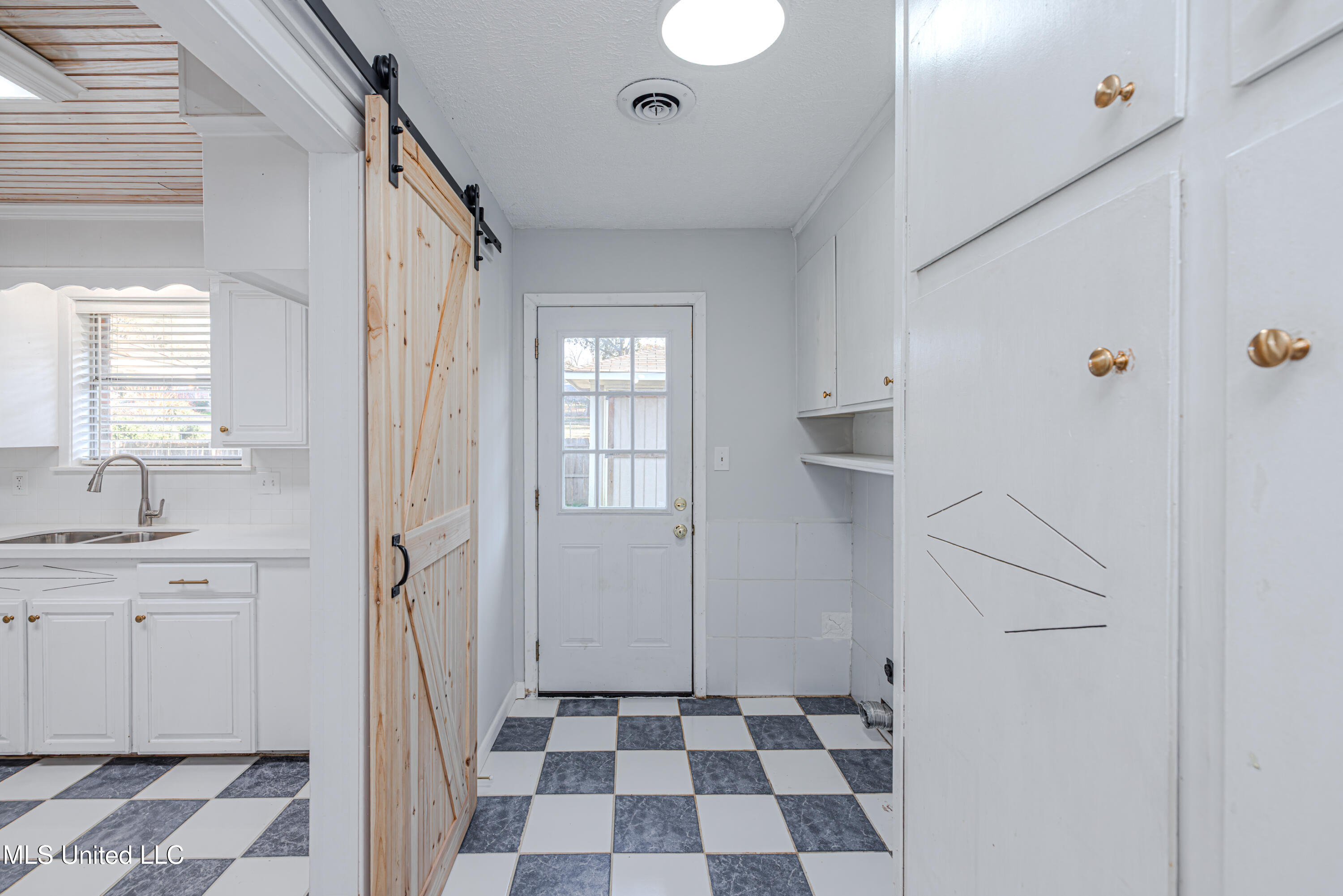 Clinton, Mississippi 39056, United States, 4 Bedrooms Bedrooms, ,2 BathroomsBathrooms,Residential,Active,248675