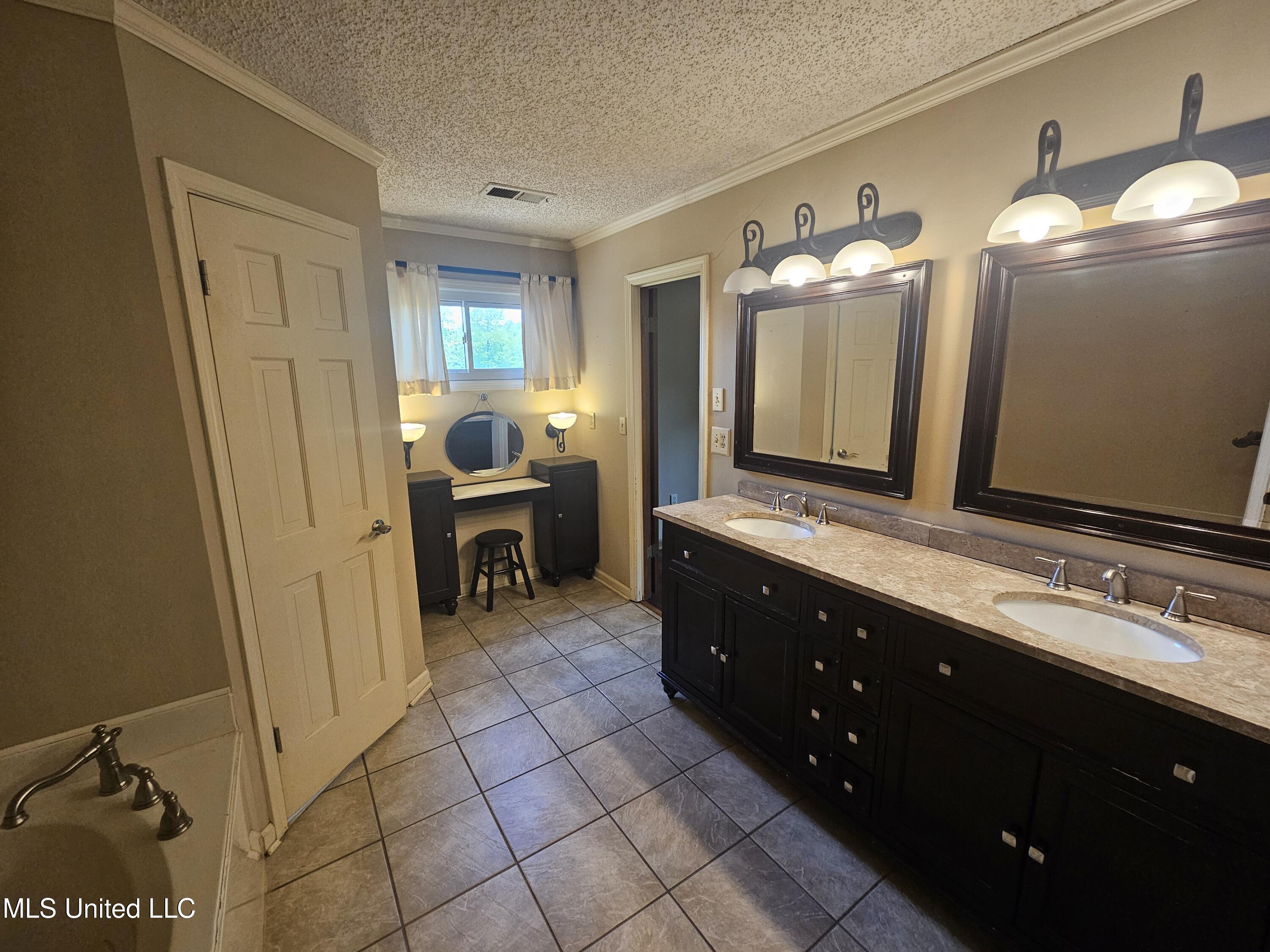 4625 Wealthy Cove, Horn Lake, Mississippi image 11