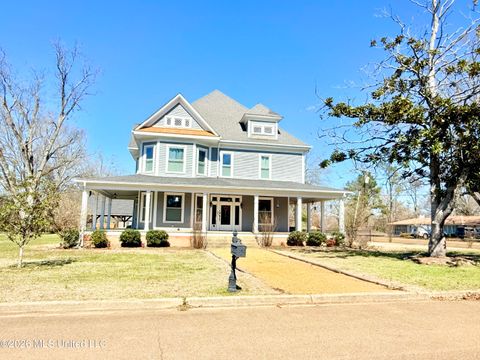 Homes For Sale - 318 W Chestnut Street<br/> Tallahatchie County, Charleston, MS 38921