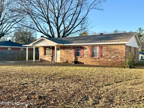 Homes For Sale - 740 Robinson Road<br/> Grenada, MS 38901