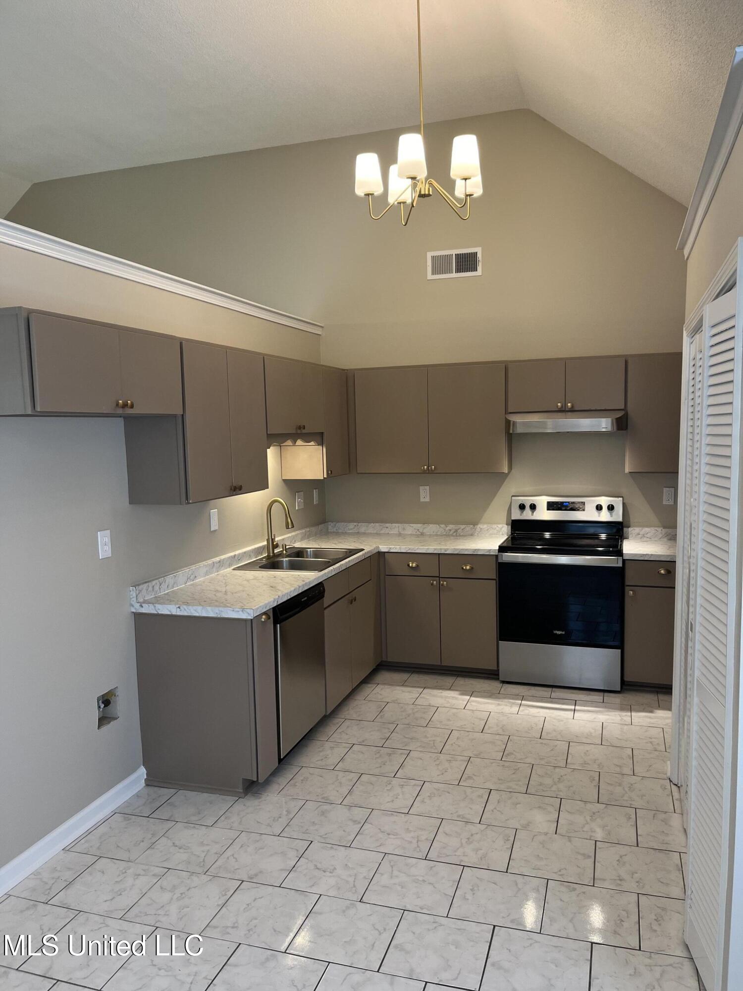 5793 Steffani Drive, Southaven, Mississippi image 3