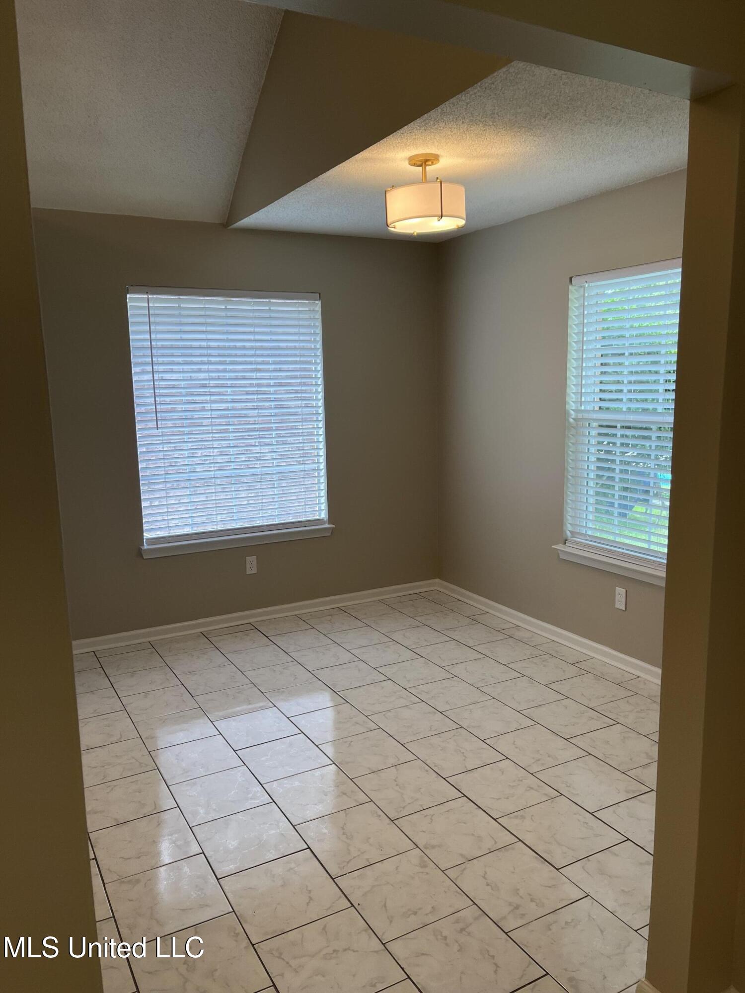 5793 Steffani Drive, Southaven, Mississippi image 6