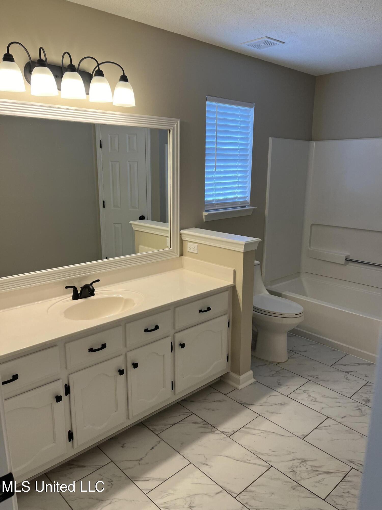 5793 Steffani Drive, Southaven, Mississippi image 11