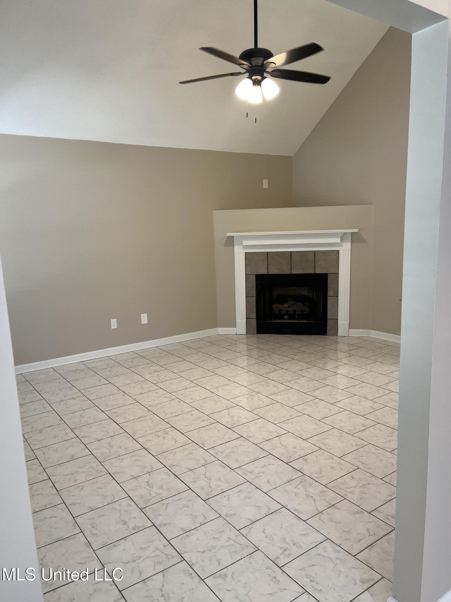 5793 Steffani Drive, Southaven, Mississippi image 2