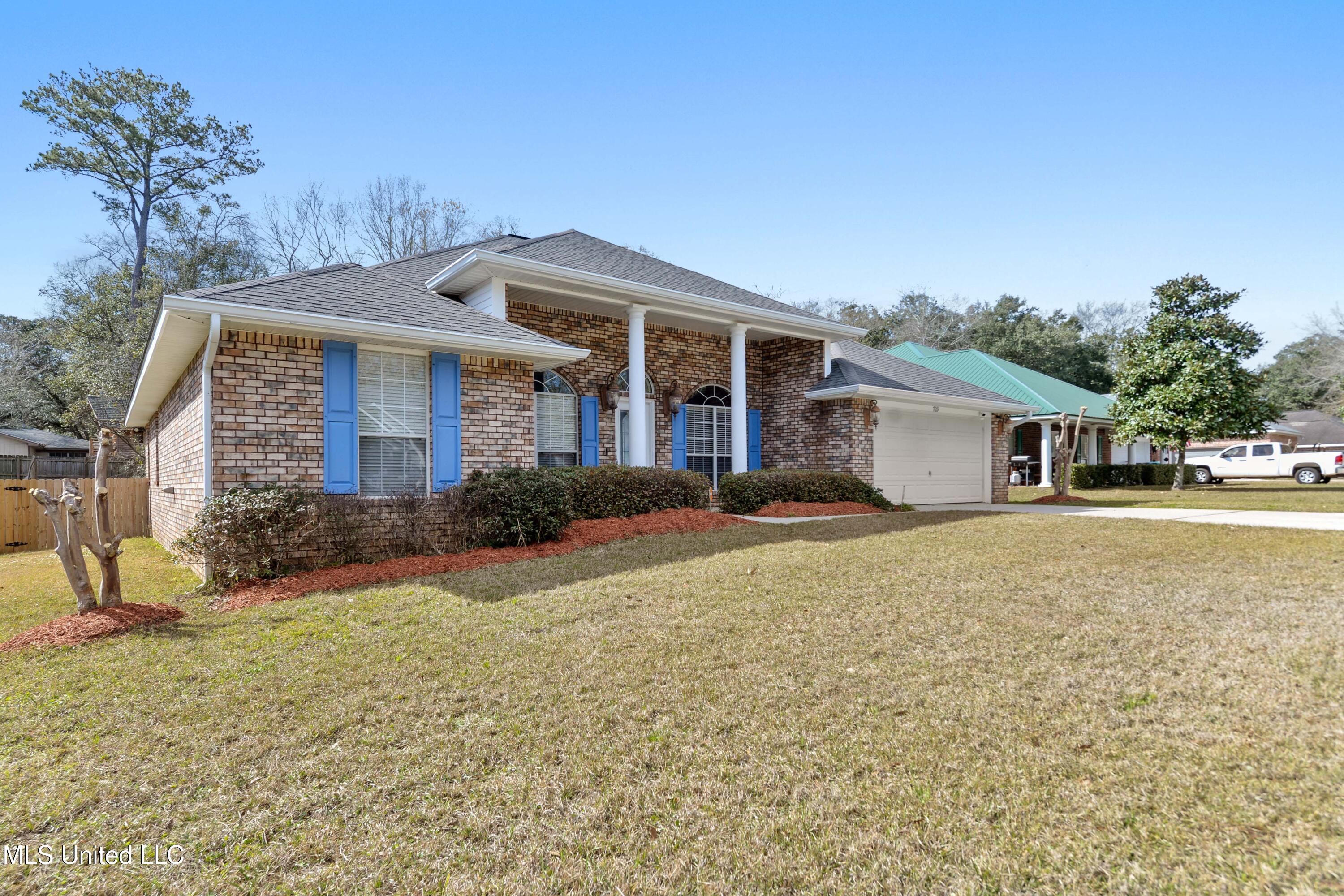 709 Hidden Oaks Drive, Ocean Springs, Mississippi image 2