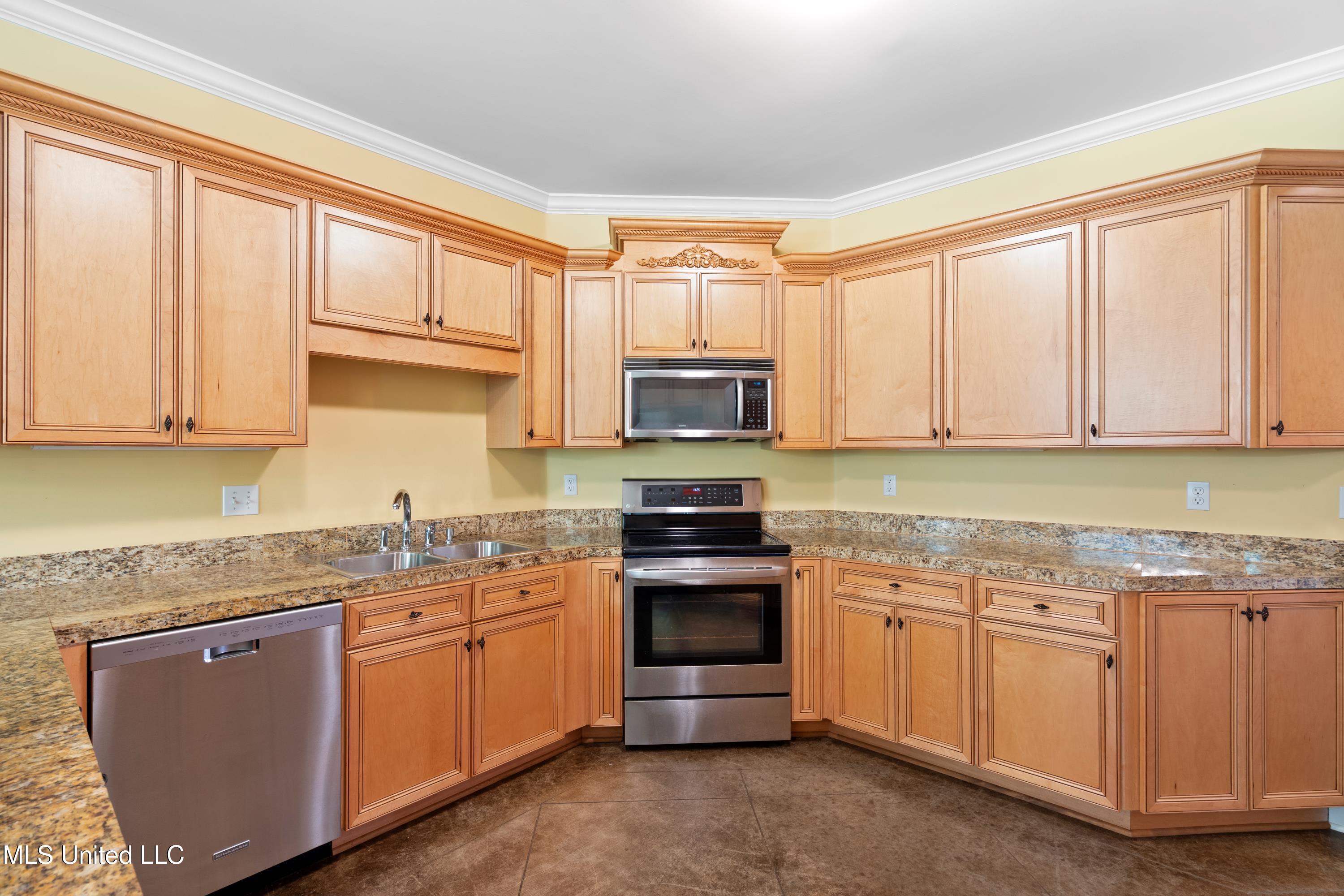 7672 N Rigmoore Point, Olive Branch, Mississippi image 16