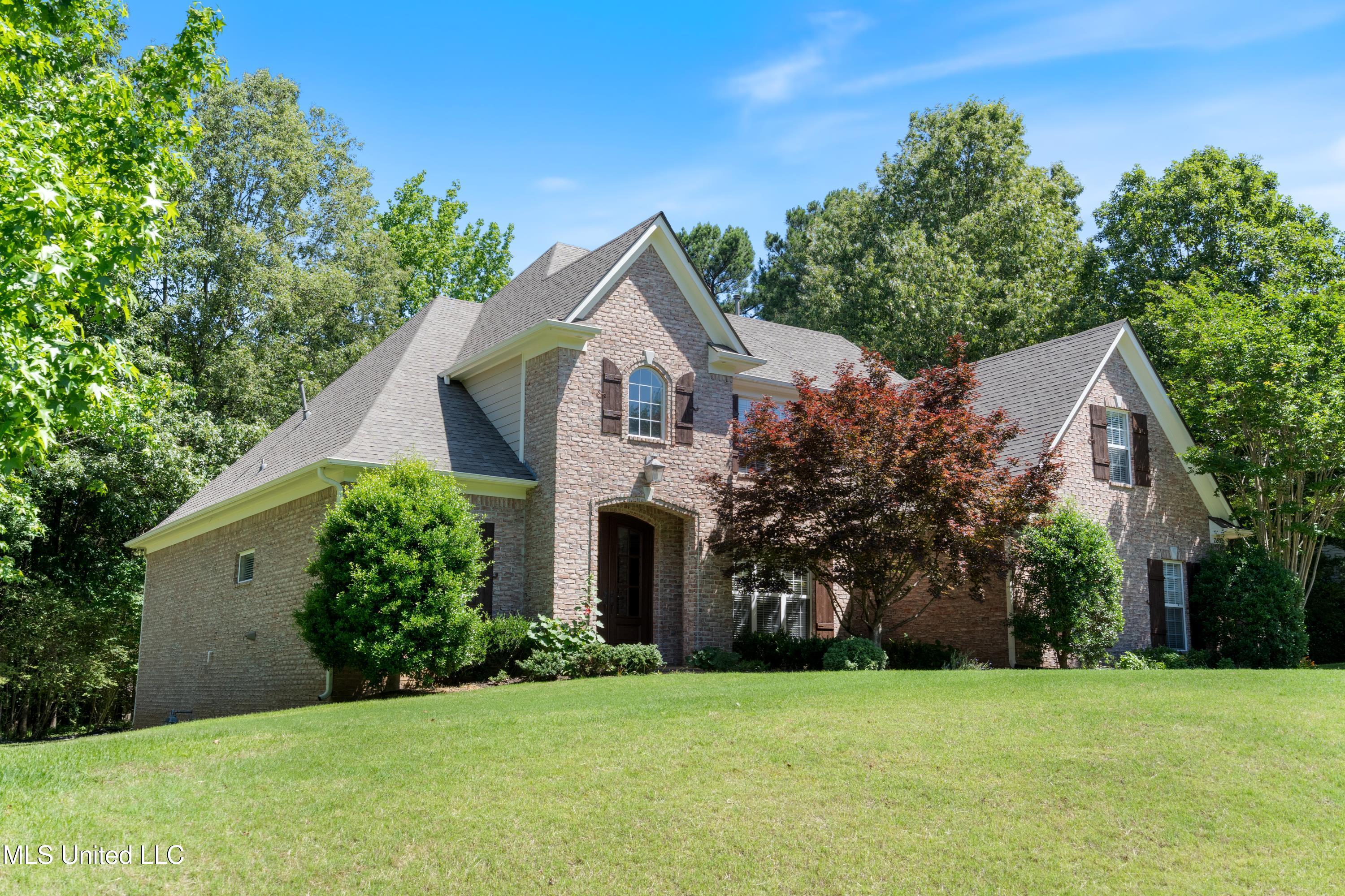 7672 N Rigmoore Point, Olive Branch, Mississippi image 2