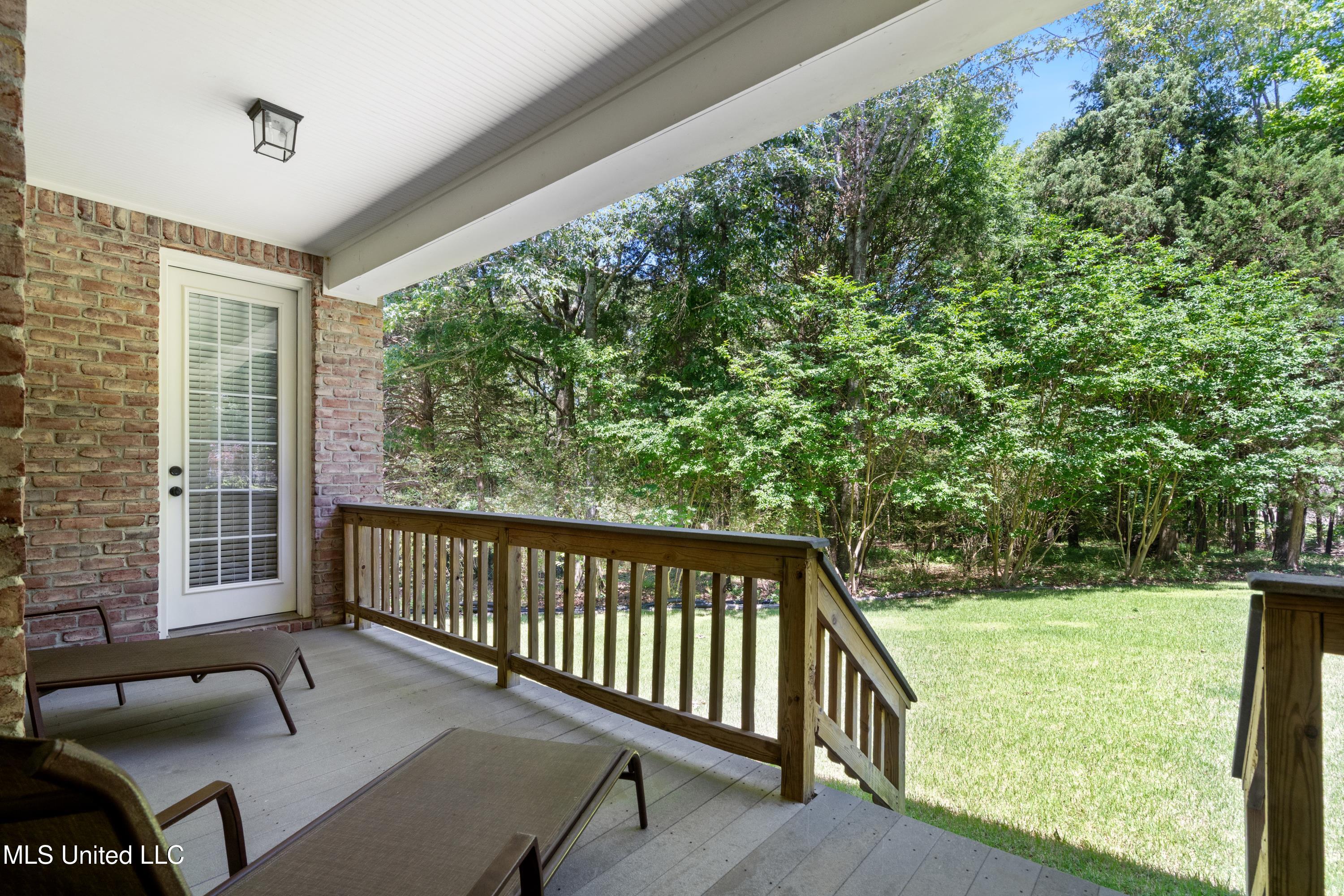 7672 N Rigmoore Point, Olive Branch, Mississippi image 38