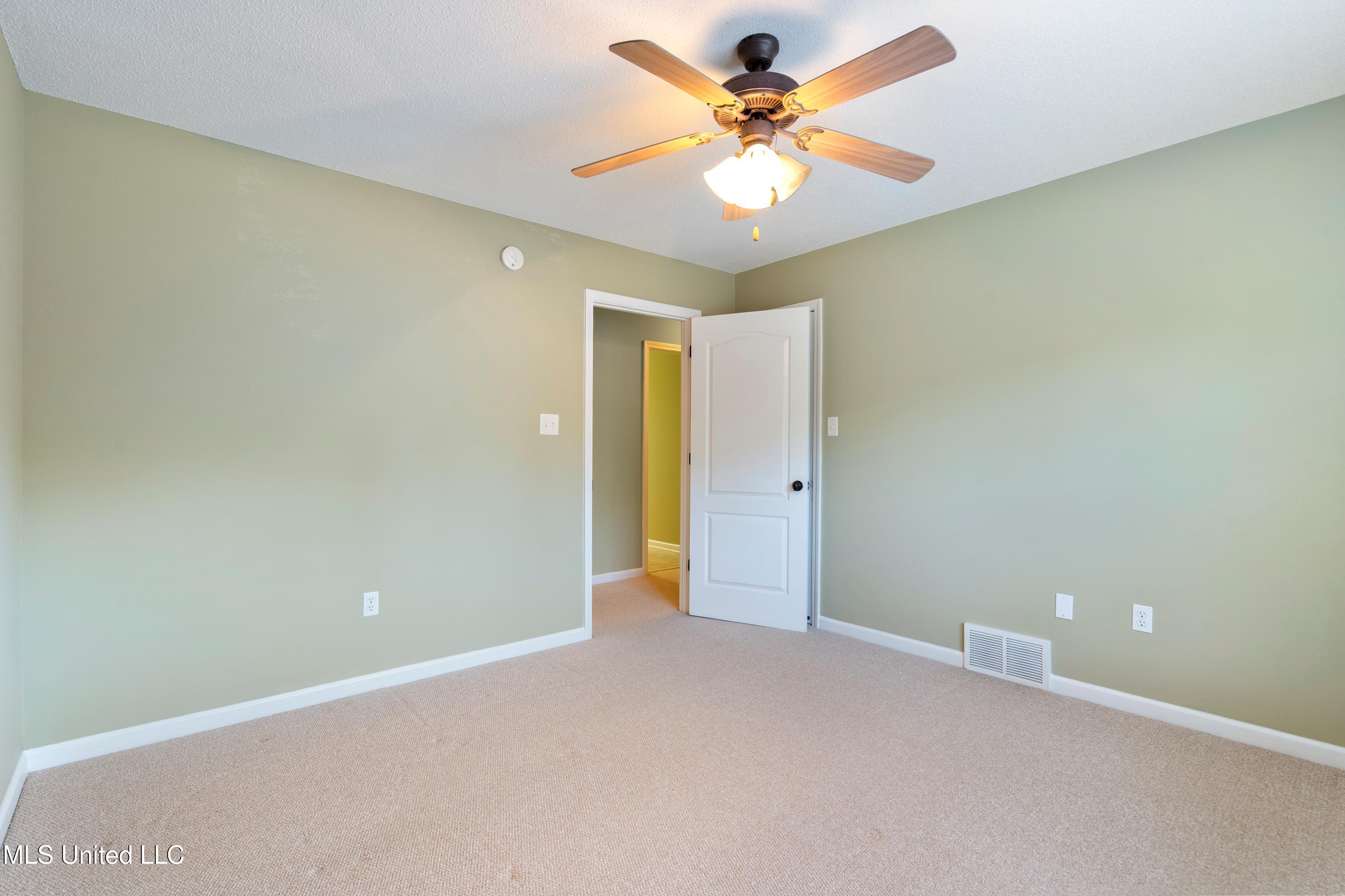 7672 N Rigmoore Point, Olive Branch, Mississippi image 29