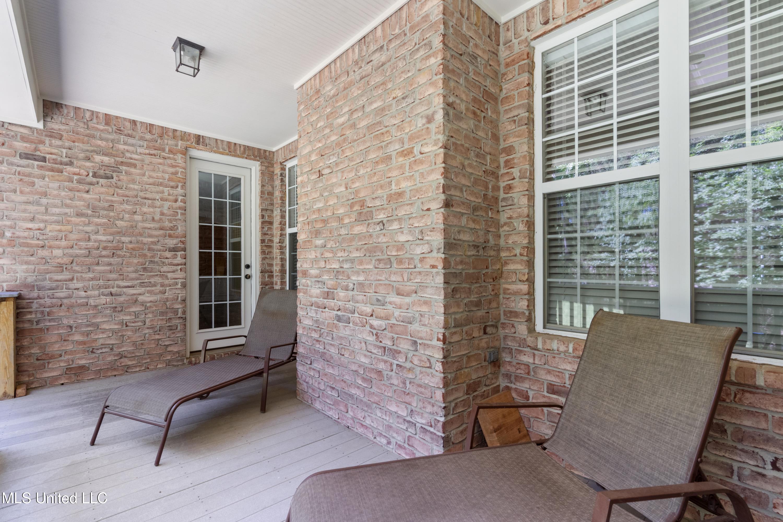 7672 N Rigmoore Point, Olive Branch, Mississippi image 37