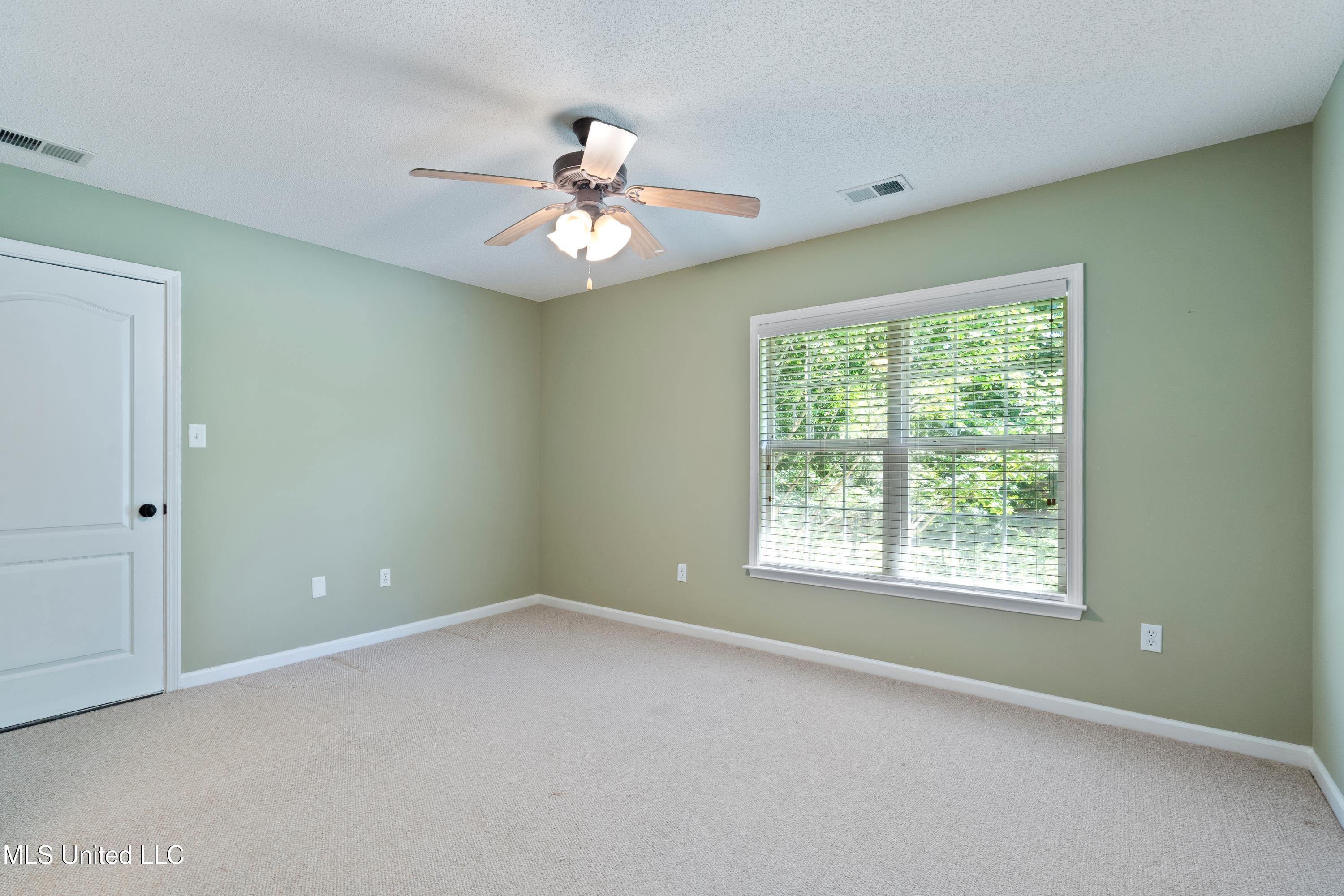 7672 N Rigmoore Point, Olive Branch, Mississippi image 31