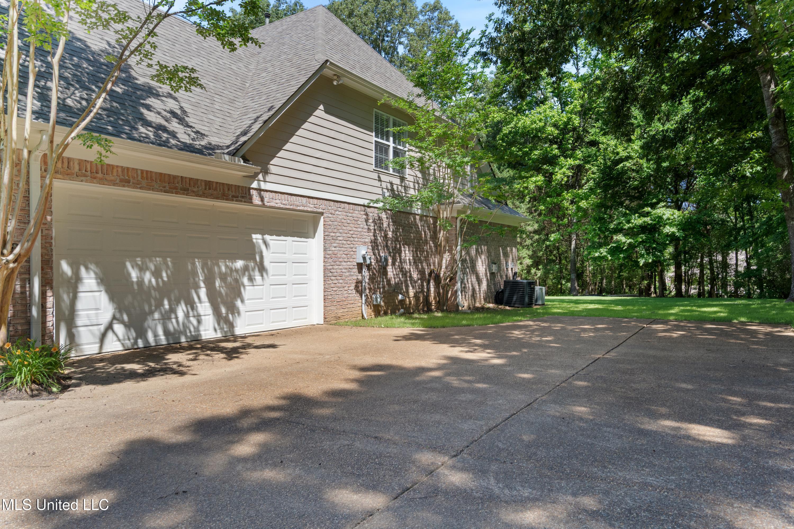 7672 N Rigmoore Point, Olive Branch, Mississippi image 5