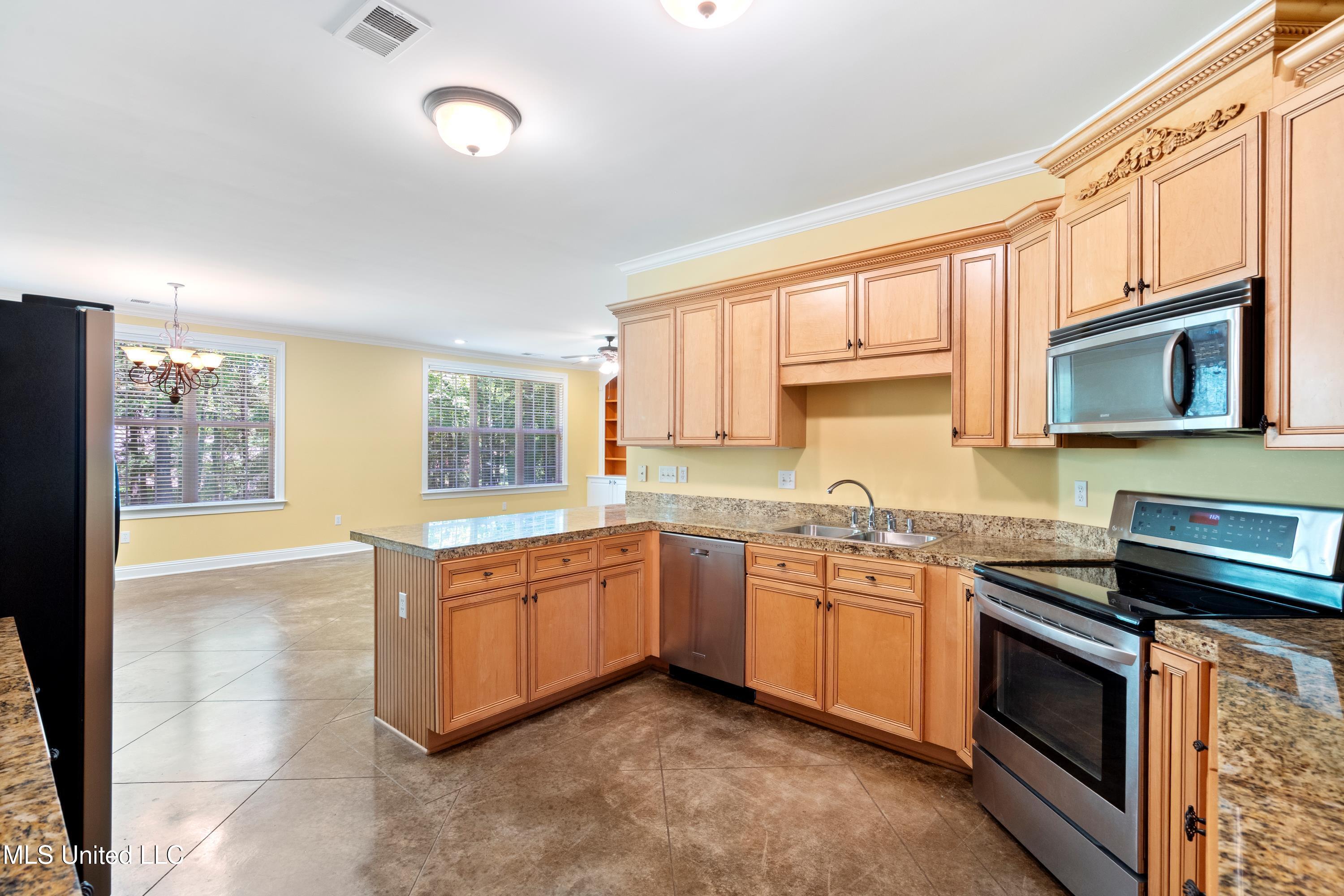 7672 N Rigmoore Point, Olive Branch, Mississippi image 12