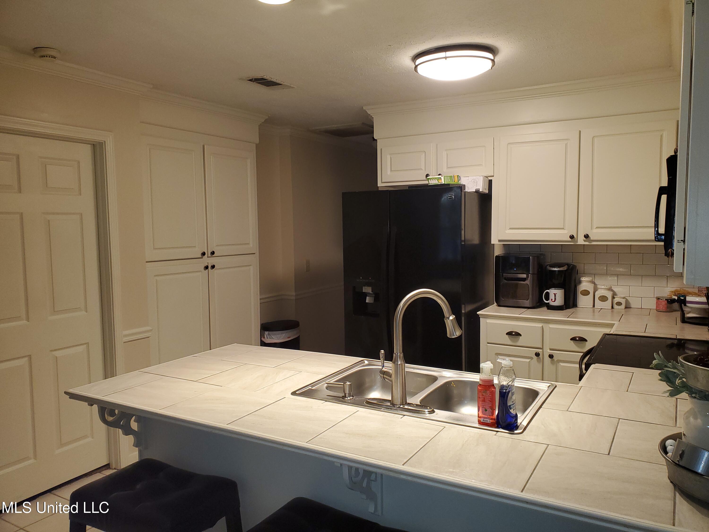 829 Eagles Nest Drive, Byram, Mississippi image 4