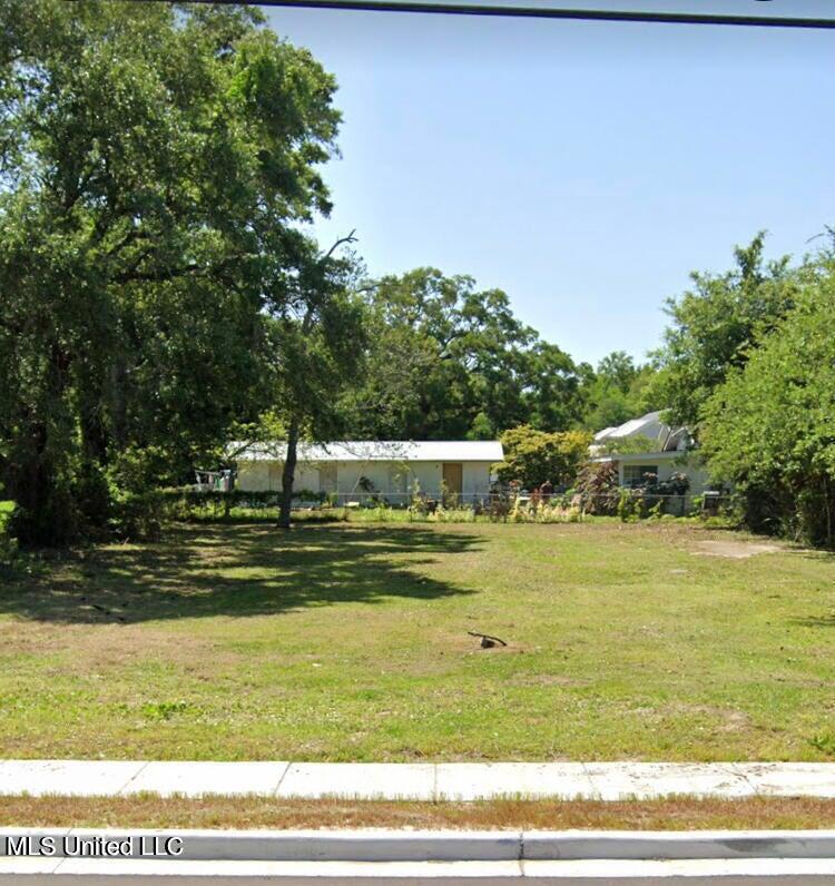 195 Oak Street, Biloxi, Mississippi image 1