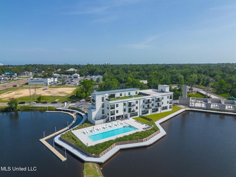Condo For Sale - 1302 Magnolia Street<br/> Gulfport, MS 39507